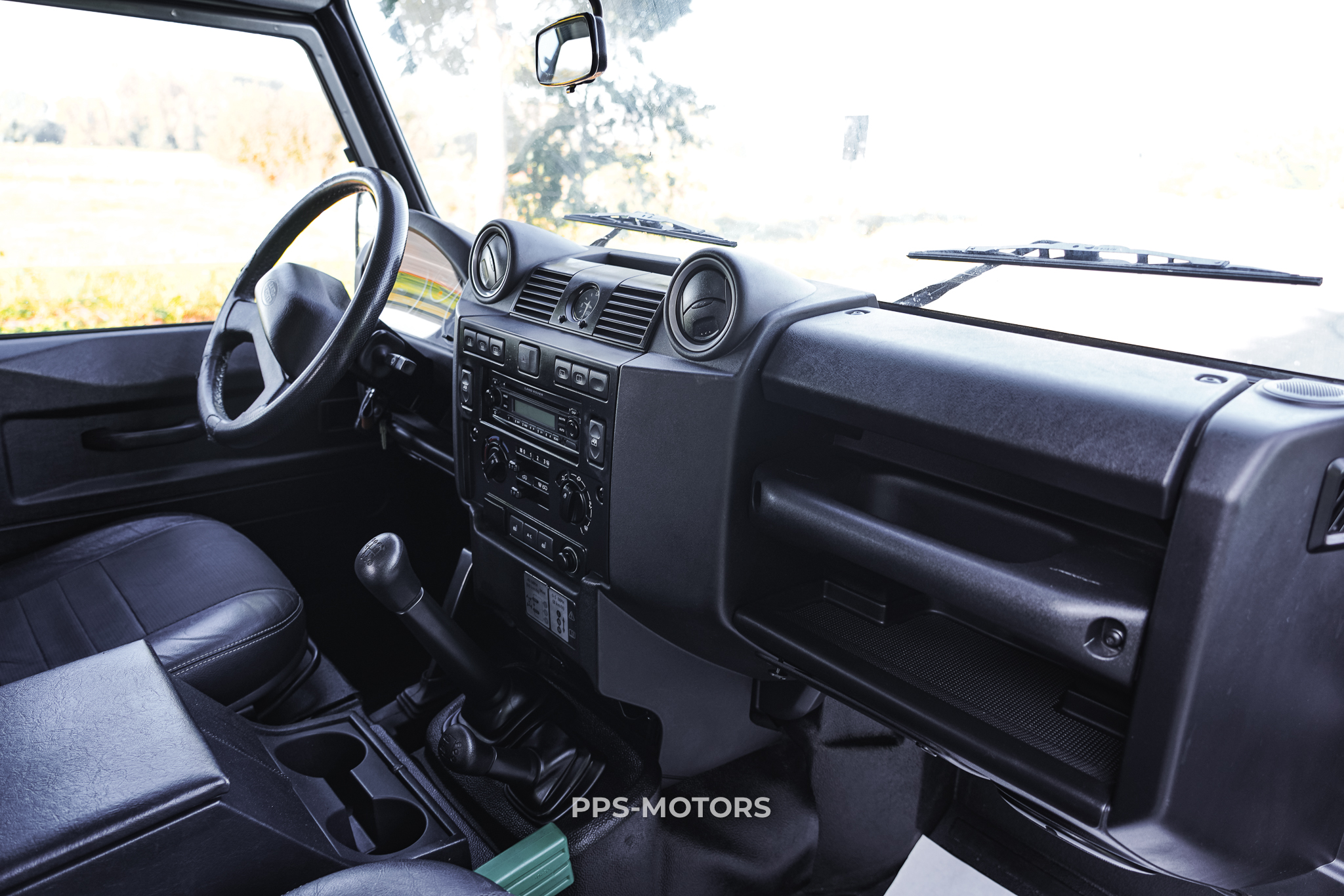 Land Rover DEFENDER 90 TD4 photo 15