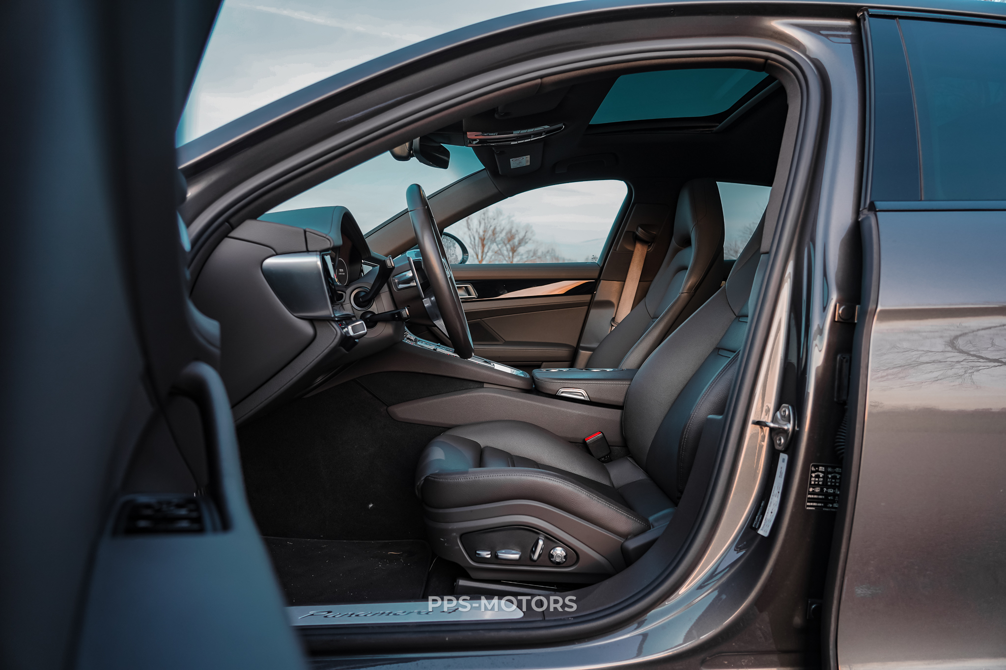 Porsche PANAMERA 4 E-HYBRID photo 22