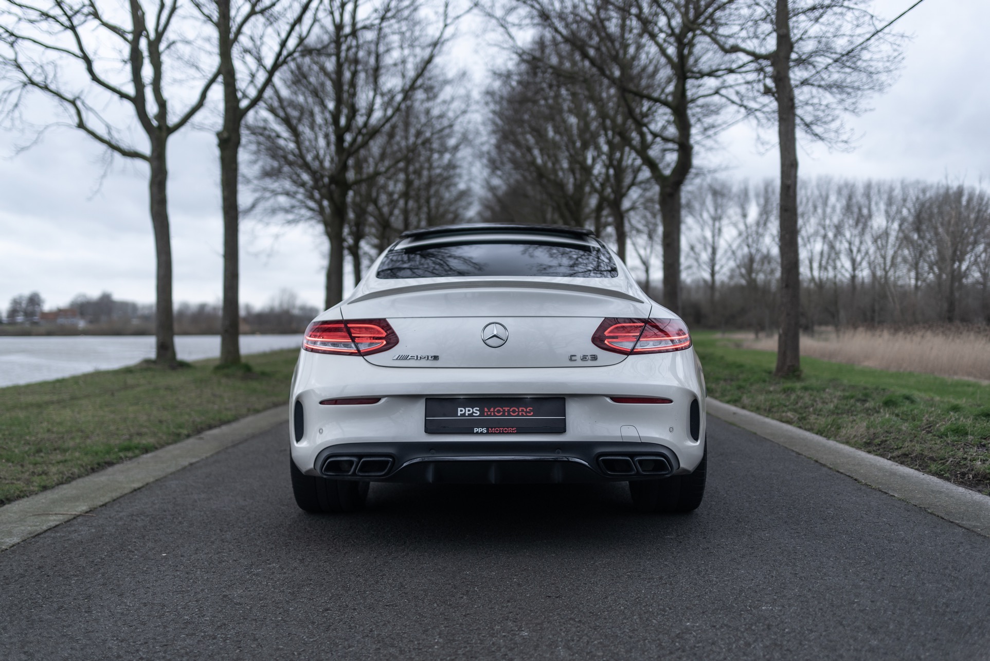 Mercedes Benz C63 AMG 4.0 BITURBO V8 photo 8
