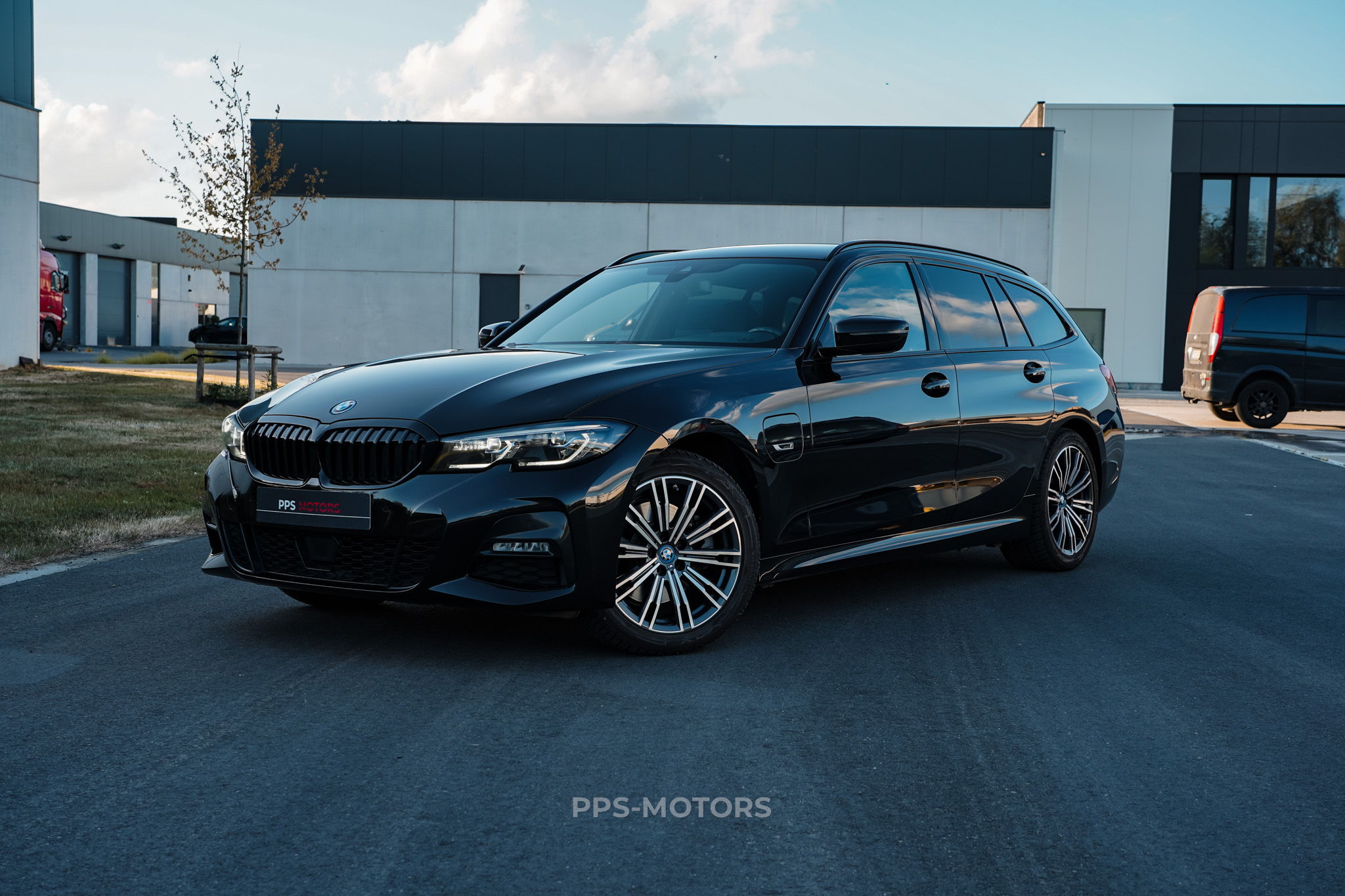 BMW 320e HYBRID TOURING M-PAKKET foto 1