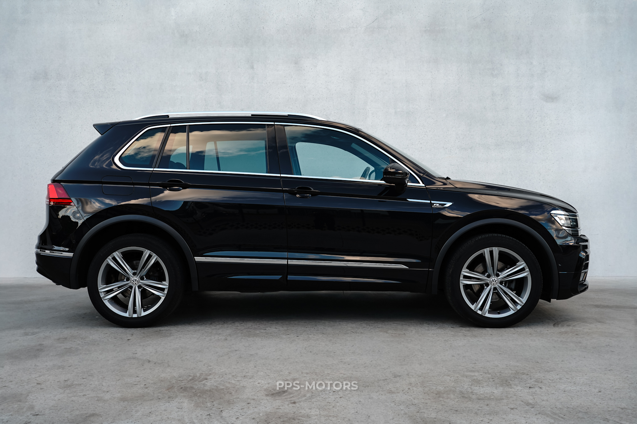 Volkswagen TIGUAN 1.4 TSI R-LINE photo 3