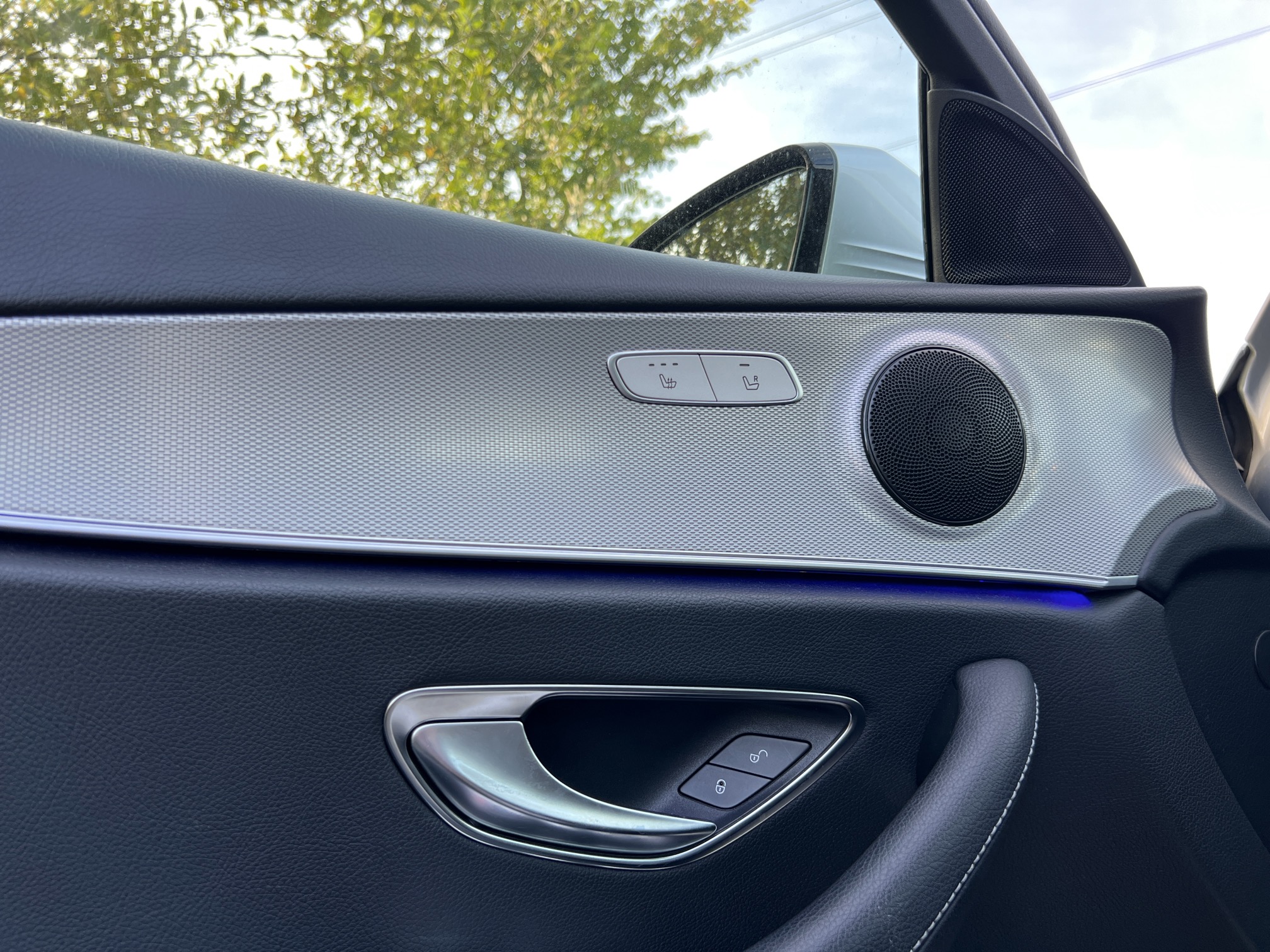 Mercedes Benz E200 SEDAN photo 26