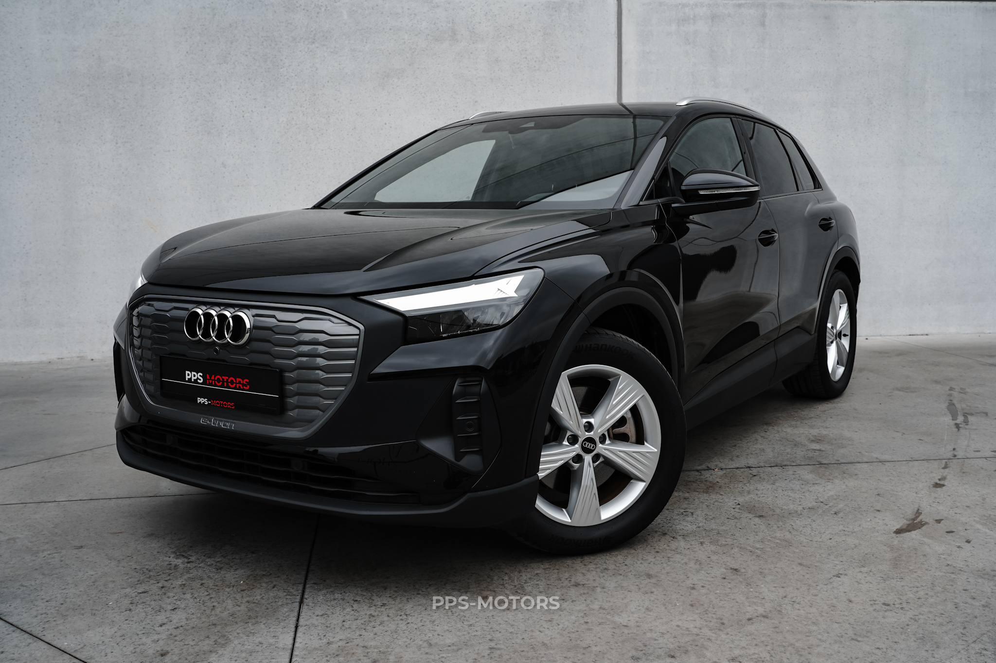 Audi Q4 E-TRON photo 1