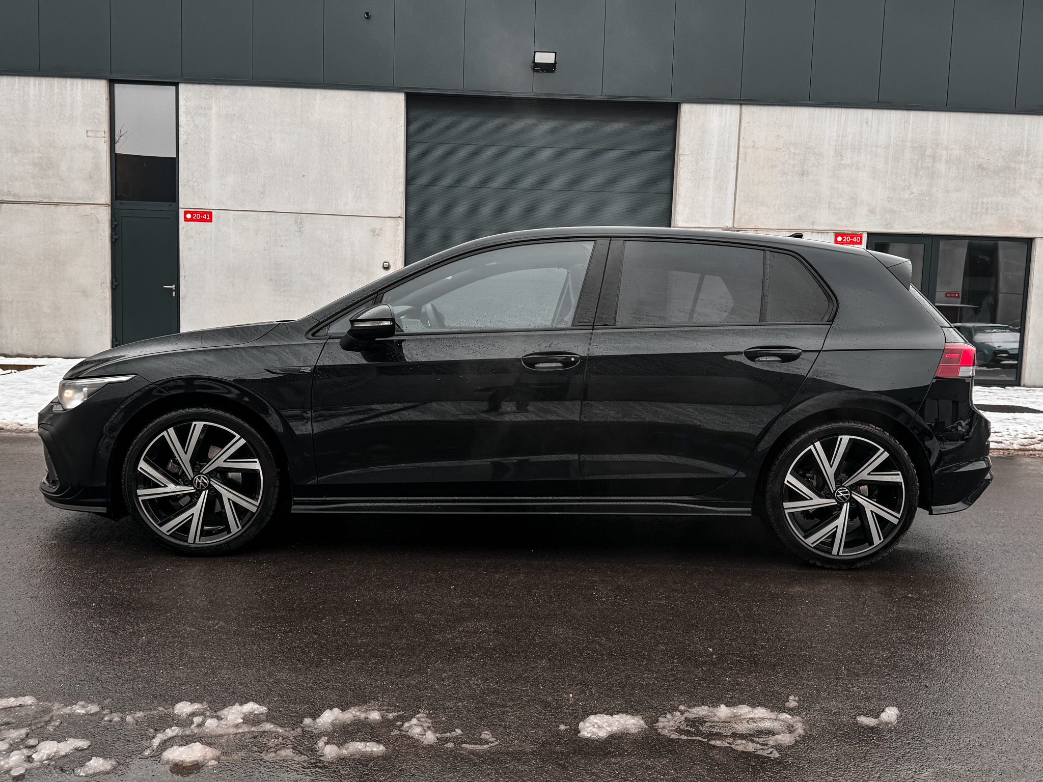 Volkswagen GOLF 8 1.5 eTSI R-Line photo 3