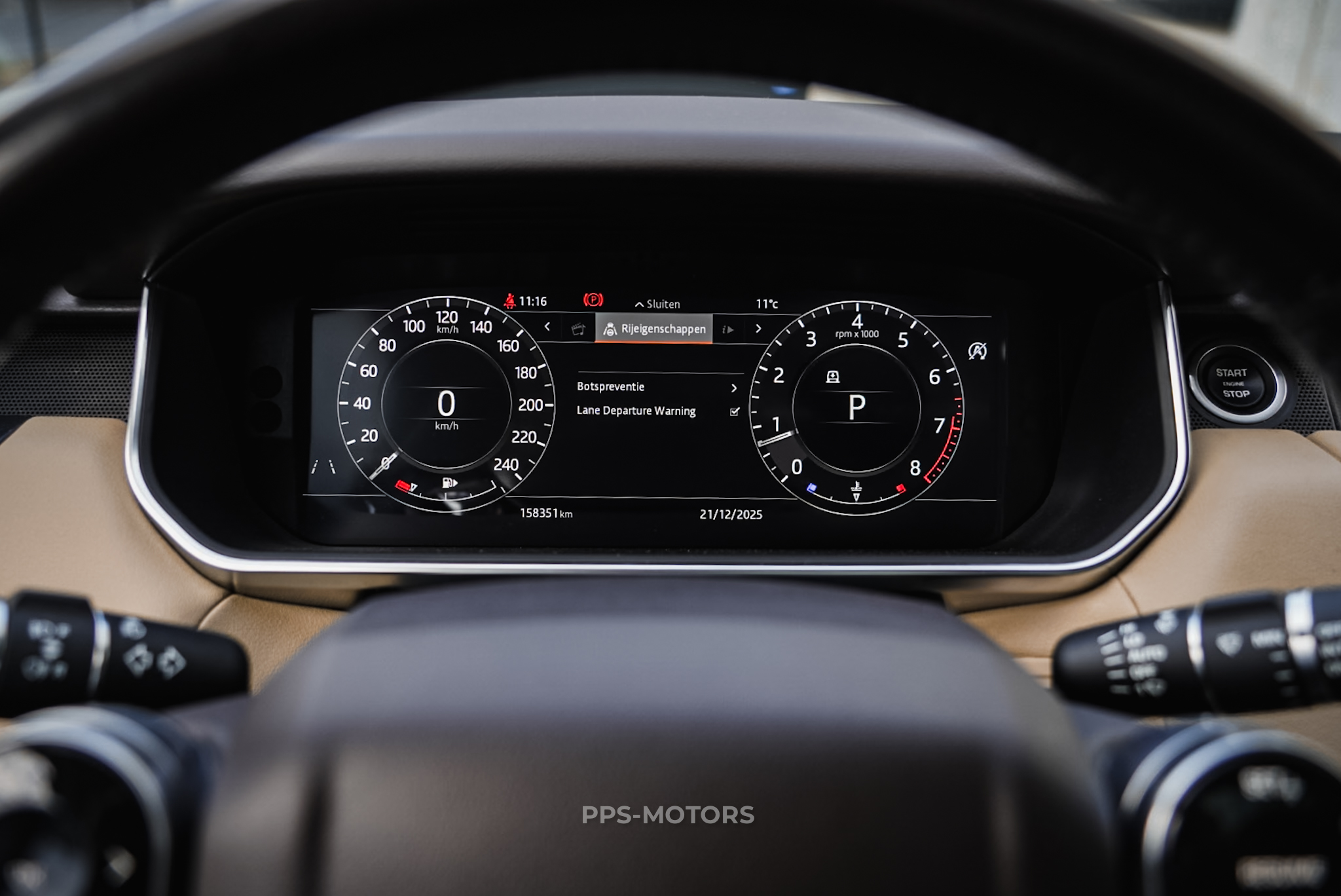 Land Rover RANGE ROVER SPORT P300 photo 16