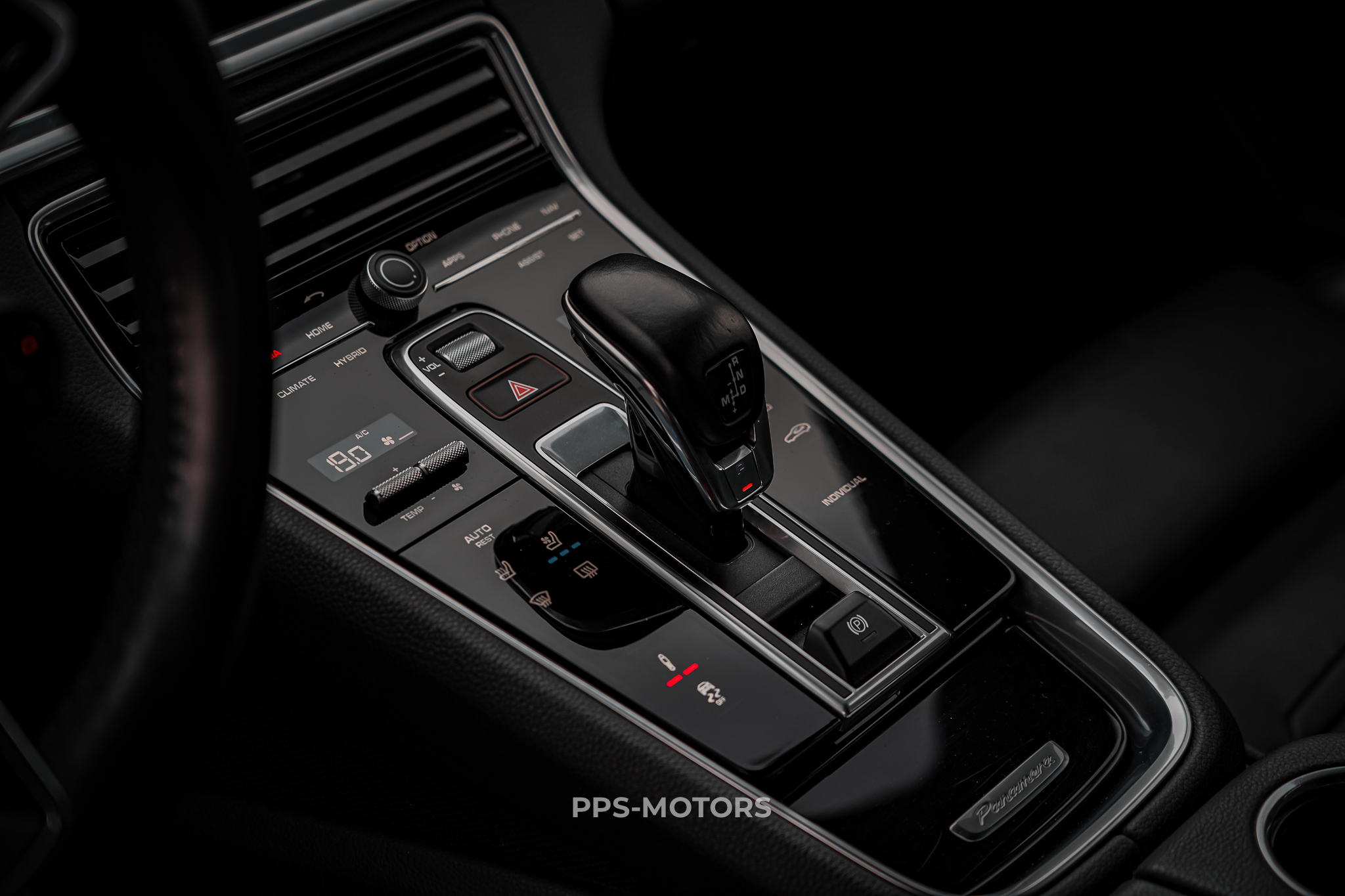 Porsche PANAMERA 4 E-HYBRID photo 13