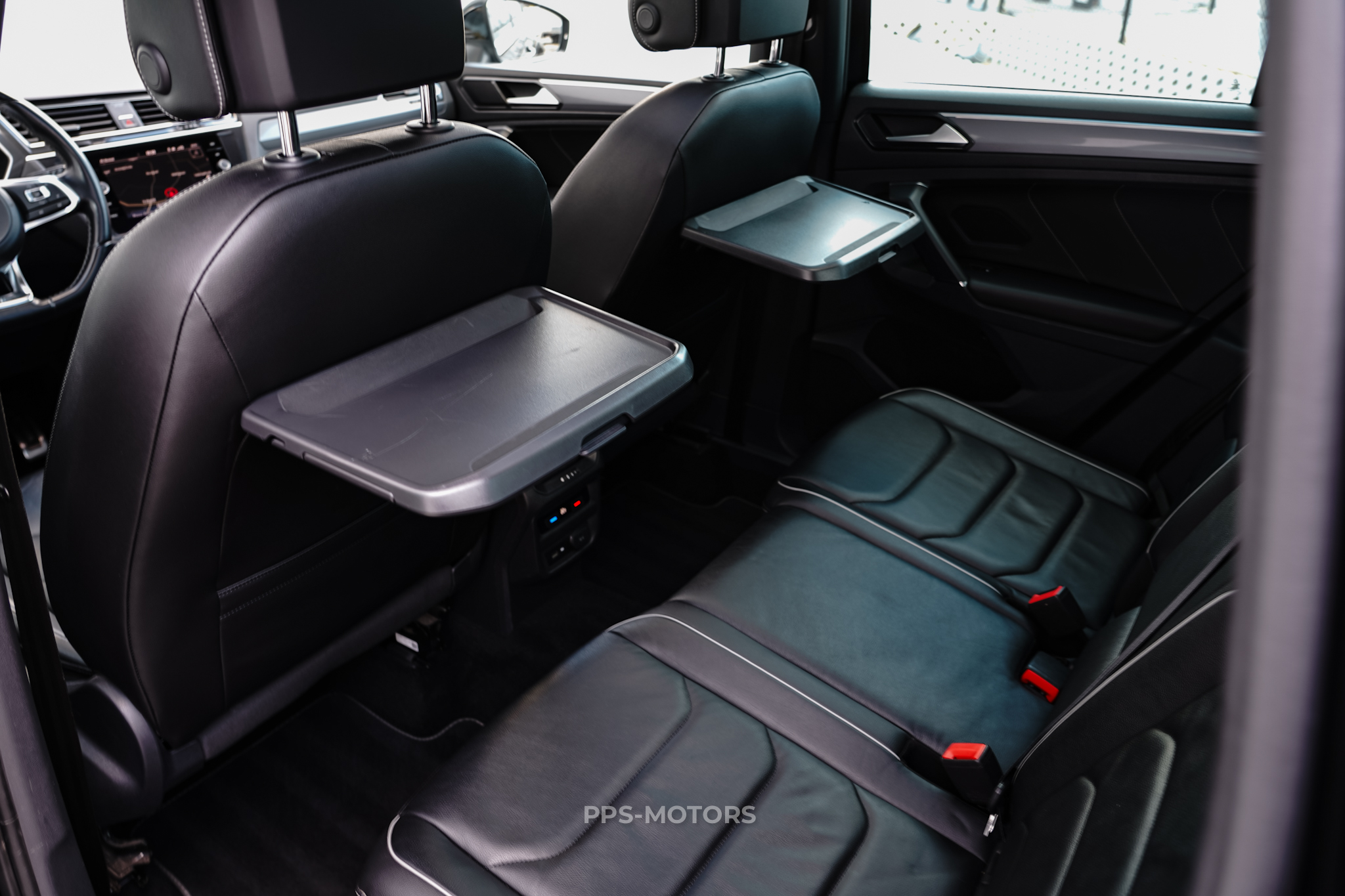 Volkswagen TIGUAN 1.4 TSI R-LINE photo 17