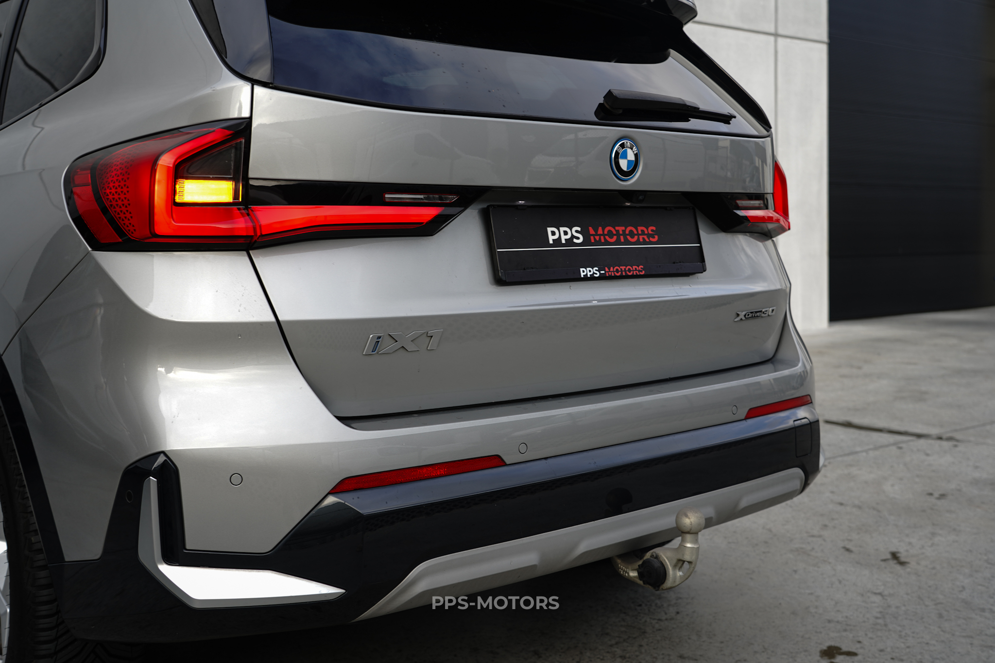 BMW iX1 30e xDrive photo 5