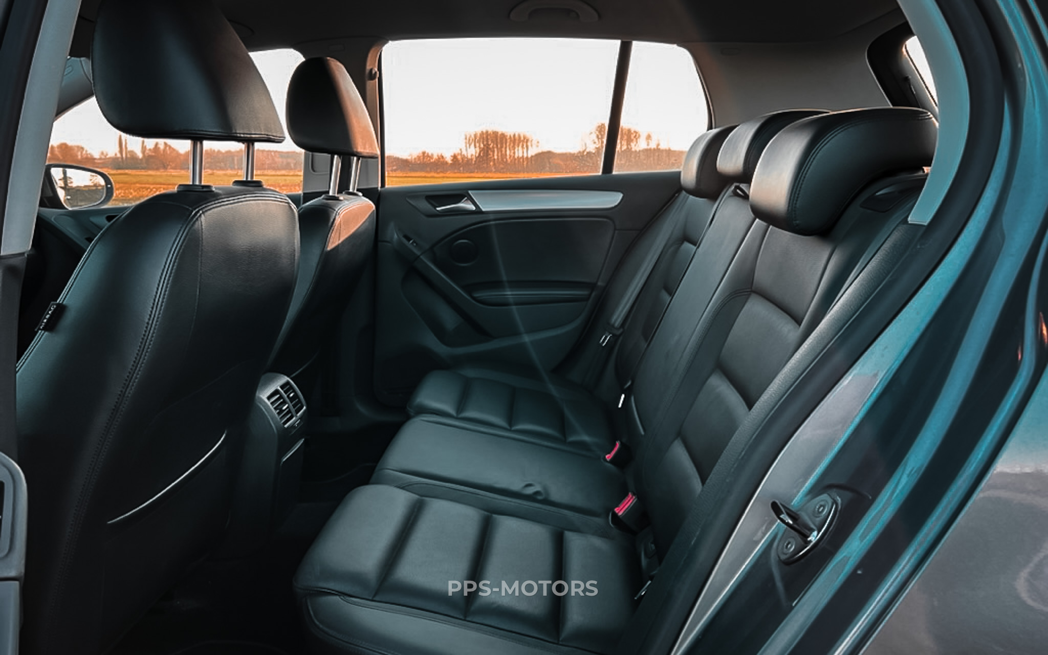 Volkswagen GOLF VI 2.0 TDI R-LINE photo 13