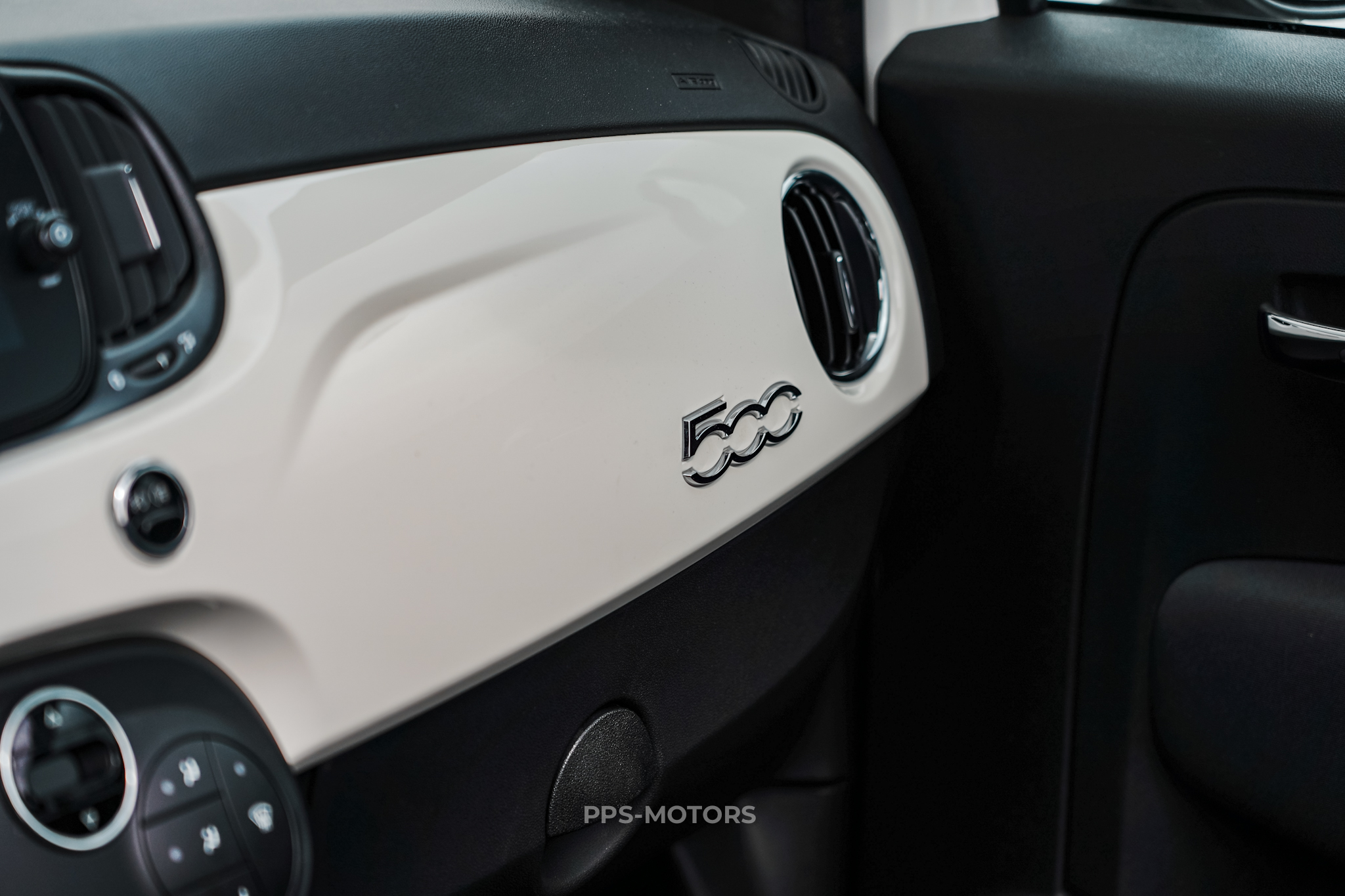 Fiat 500C photo 9