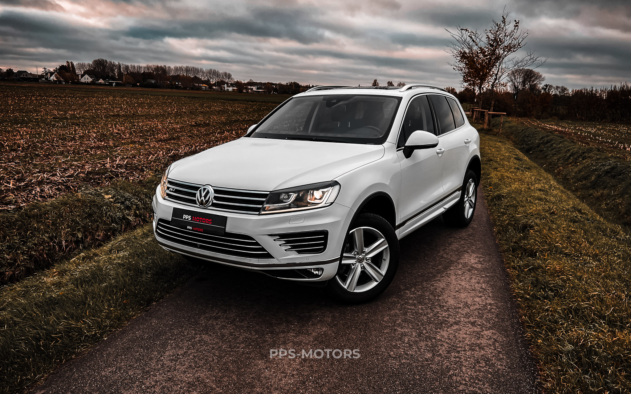 Volkswagen TOUAREG 3.0 TDI V6 R-LINE photo 2