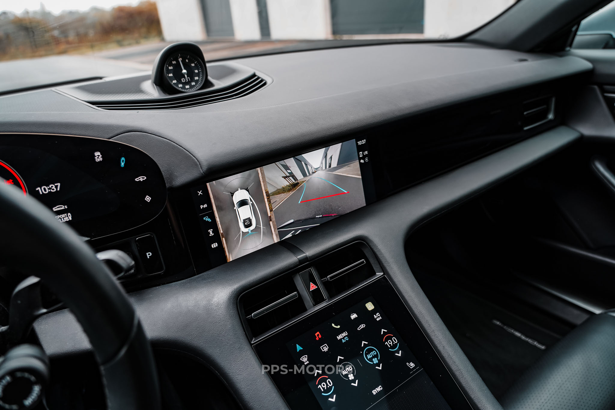 Porsche TAYCAN 4S SPORTDESIGN photo 17