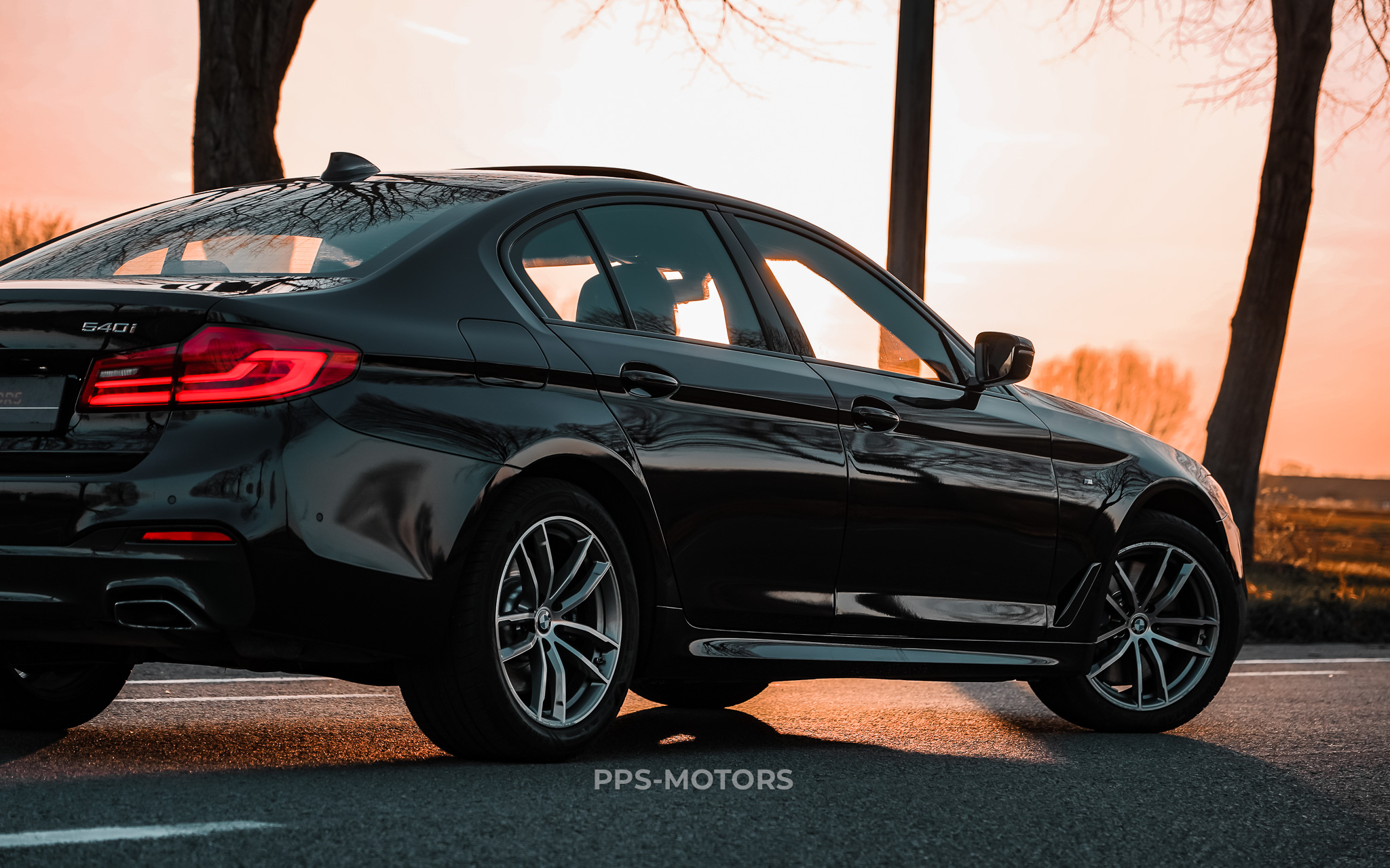 BMW 540i xDRIVE G30 M-PAKKET photo 26