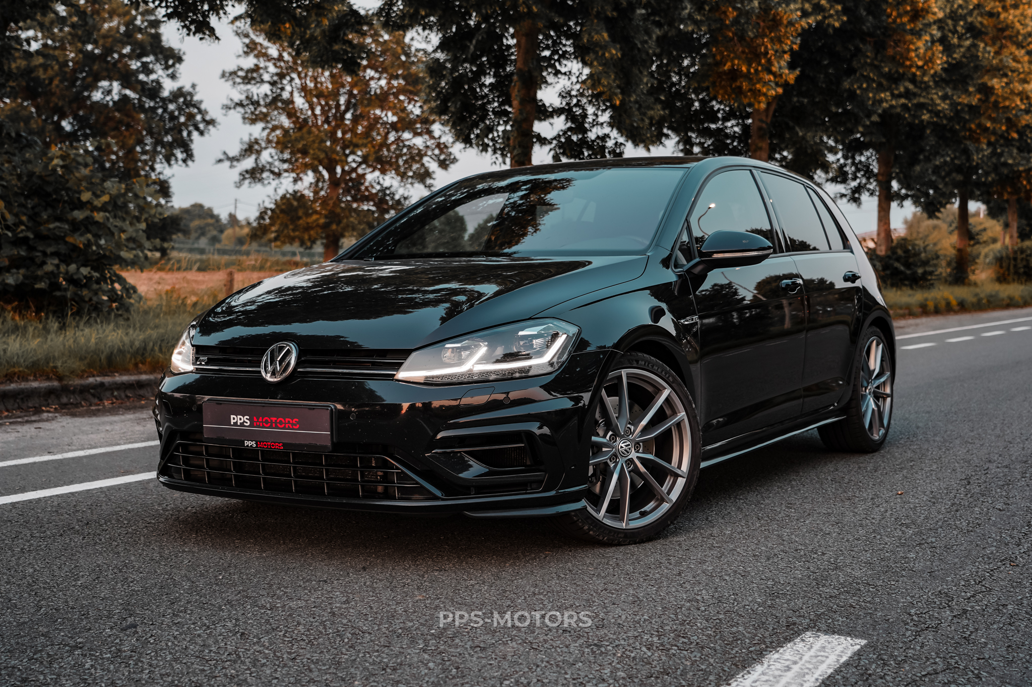 Volkswagen GOLF R 2.0 TSI 4MOTION photo 2