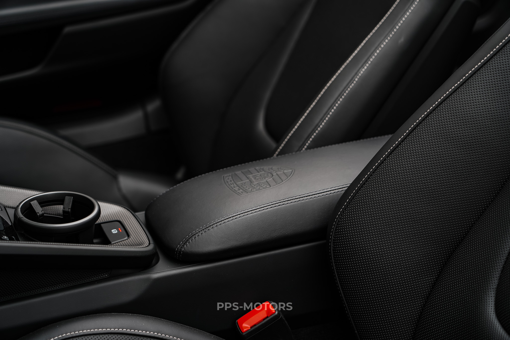 Porsche 992 CARRERA CABRIO 4 GTS photo 24