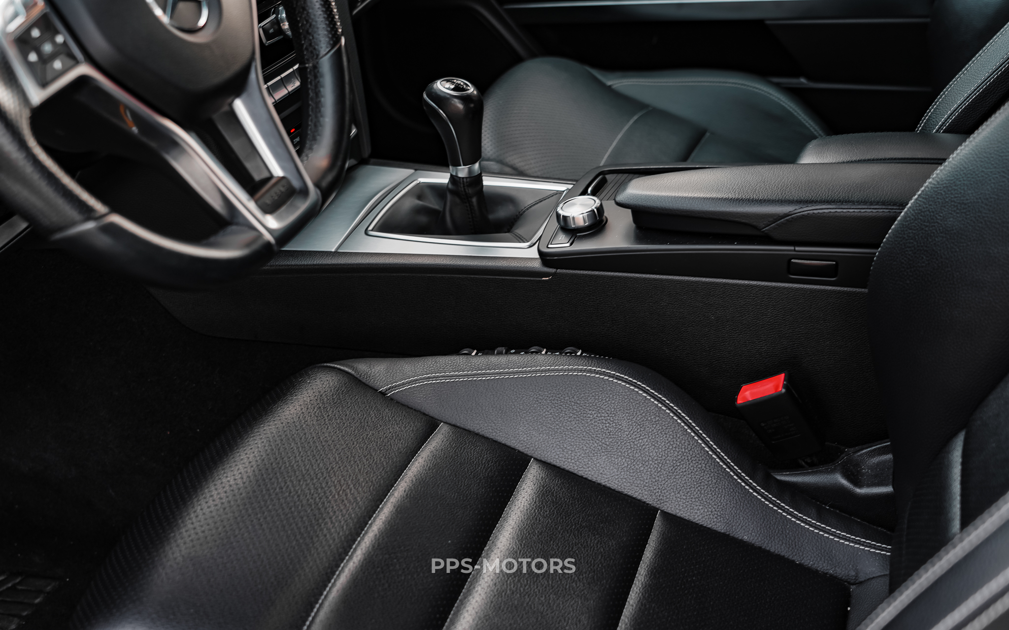 Mercedes Benz E220 COUPÉ photo 19