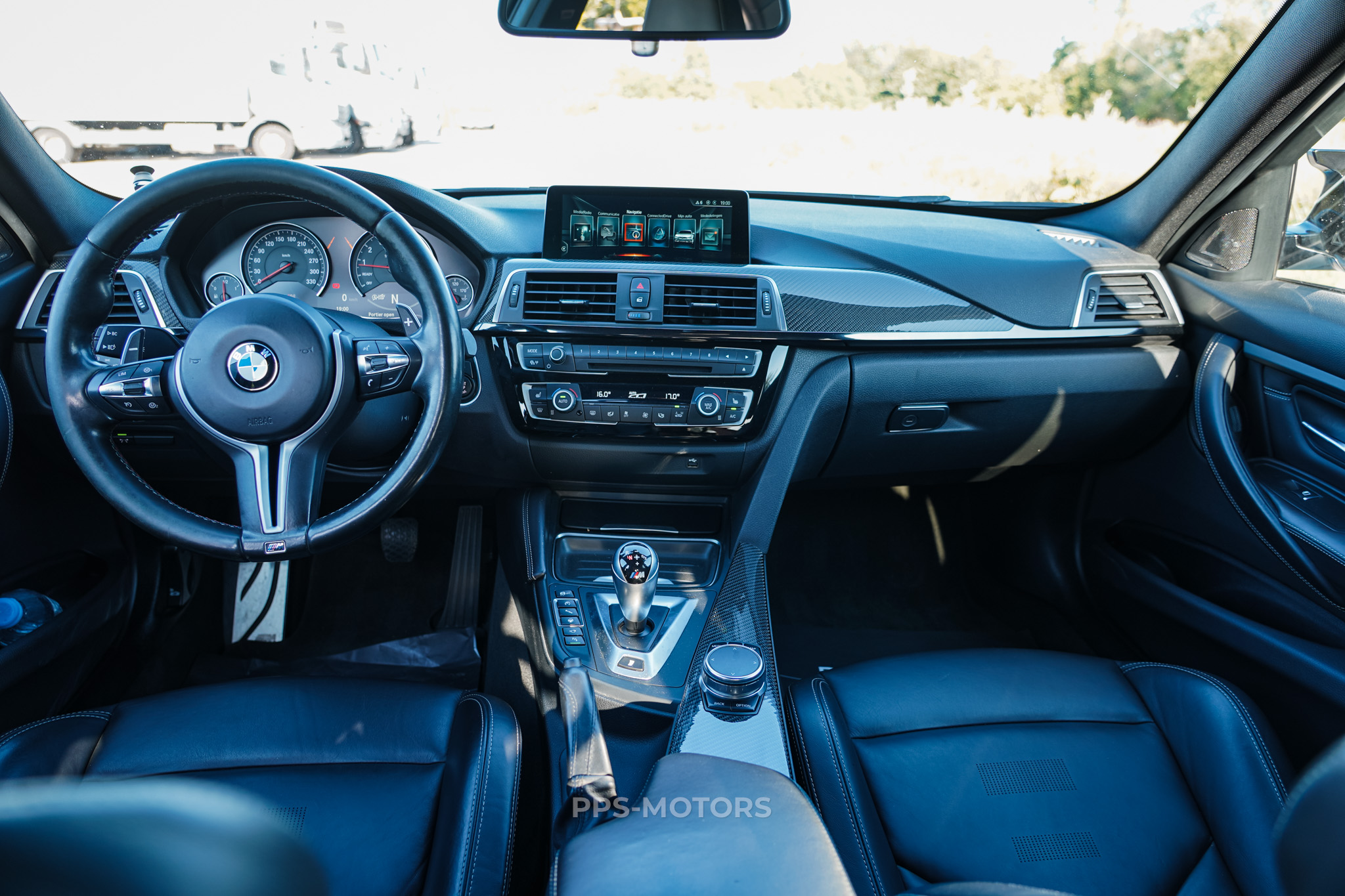 BMW M3 COMPETITION INDIVIDUAL photo 10