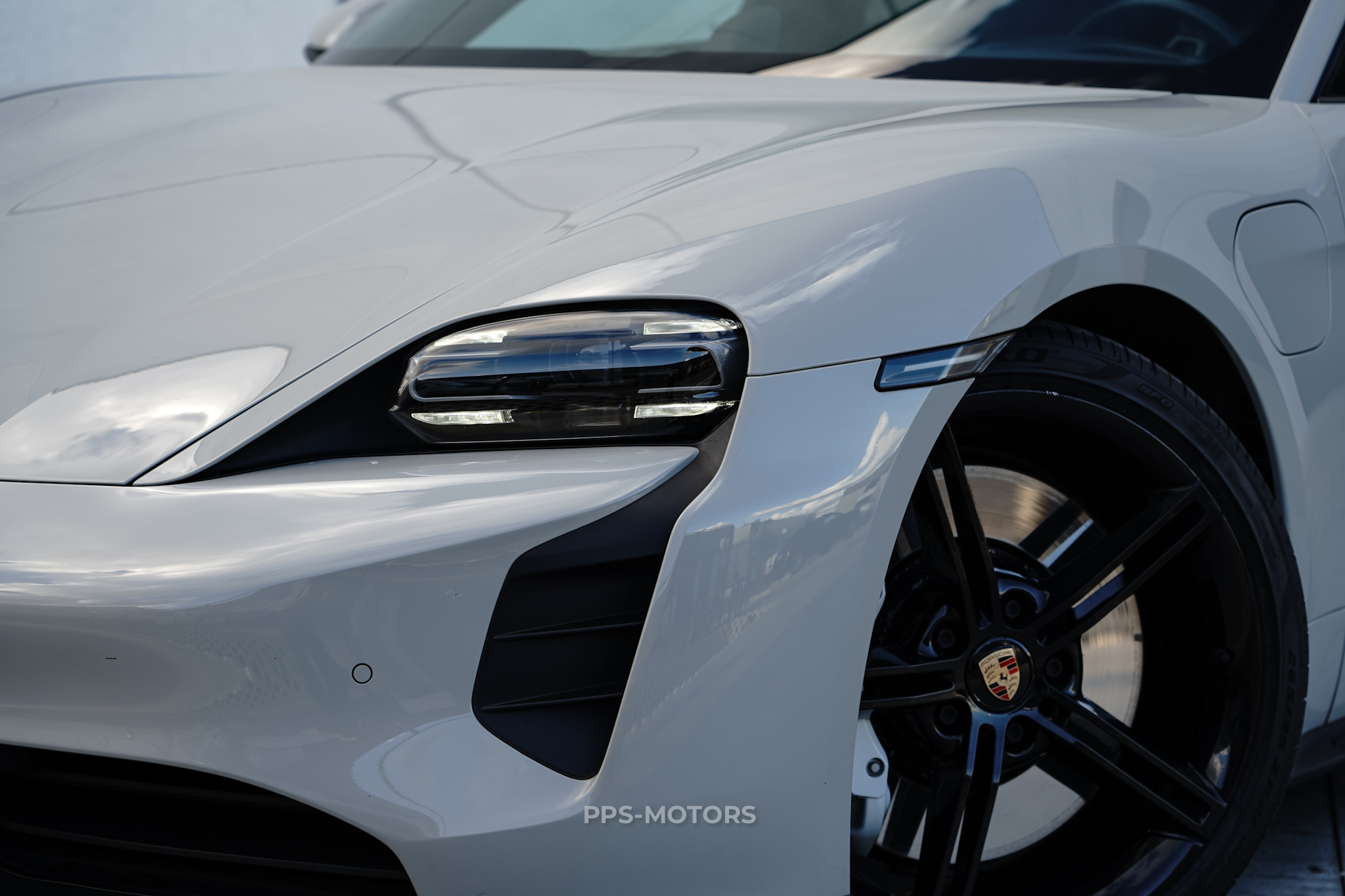 Porsche TAYCAN 4S SPORTDESIGN photo 28