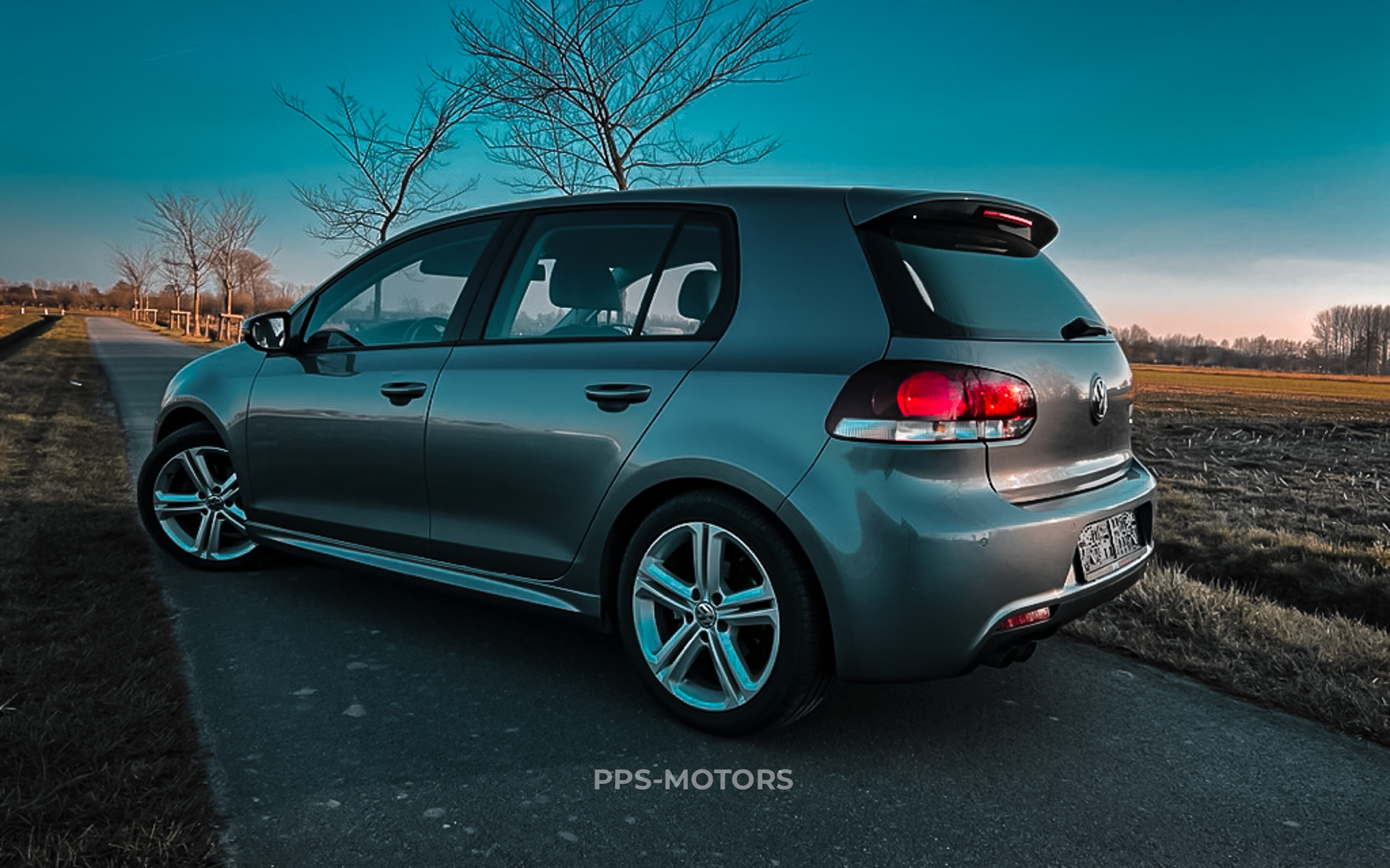 Volkswagen GOLF VI 2.0 TDI R-LINE photo 23
