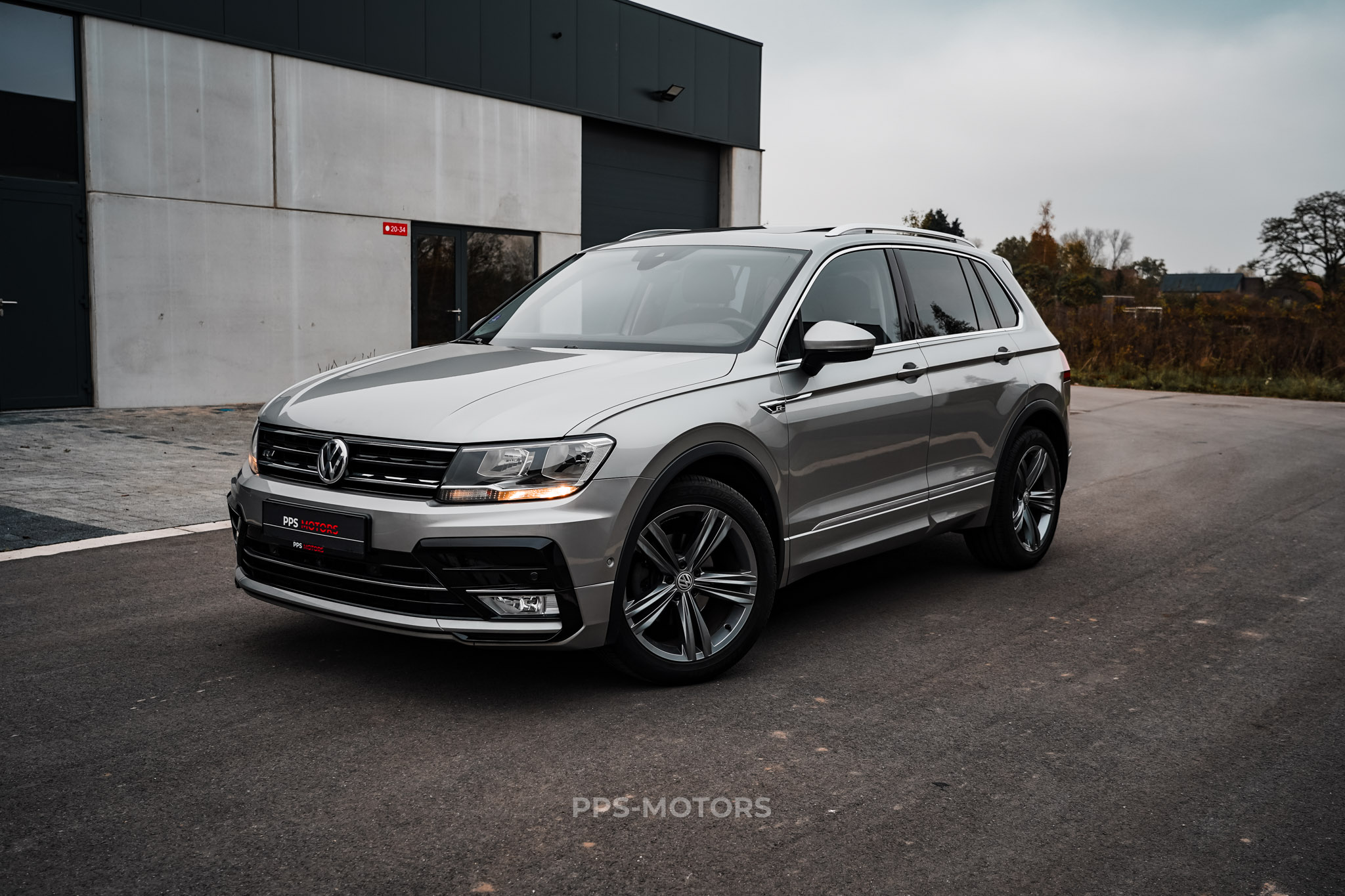 Volkswagen TIGUAN 1.4 TSI DSG R-LINE photo 2