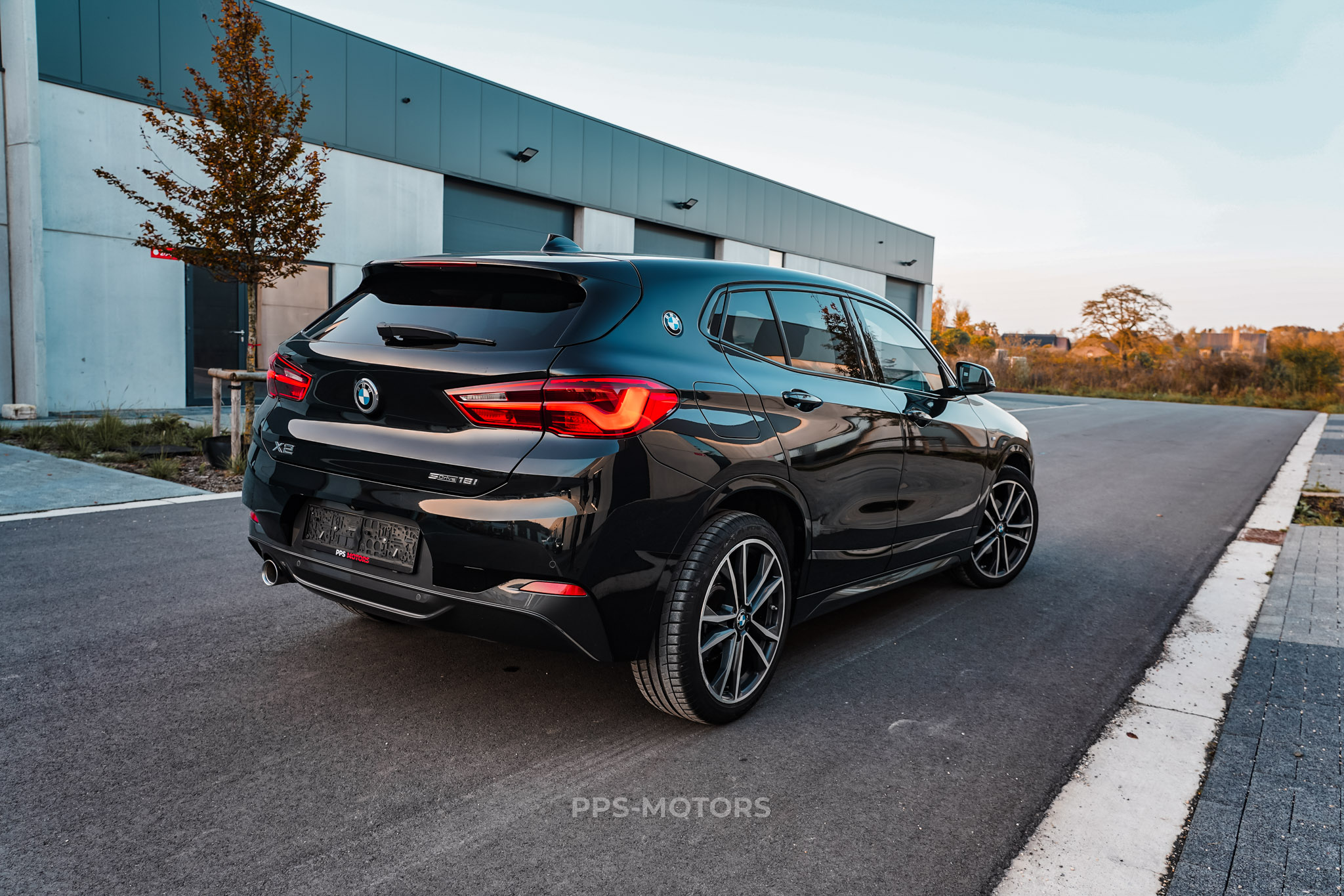 BMW X2 1.5iA sDrive18 M-PAKKET photo 3