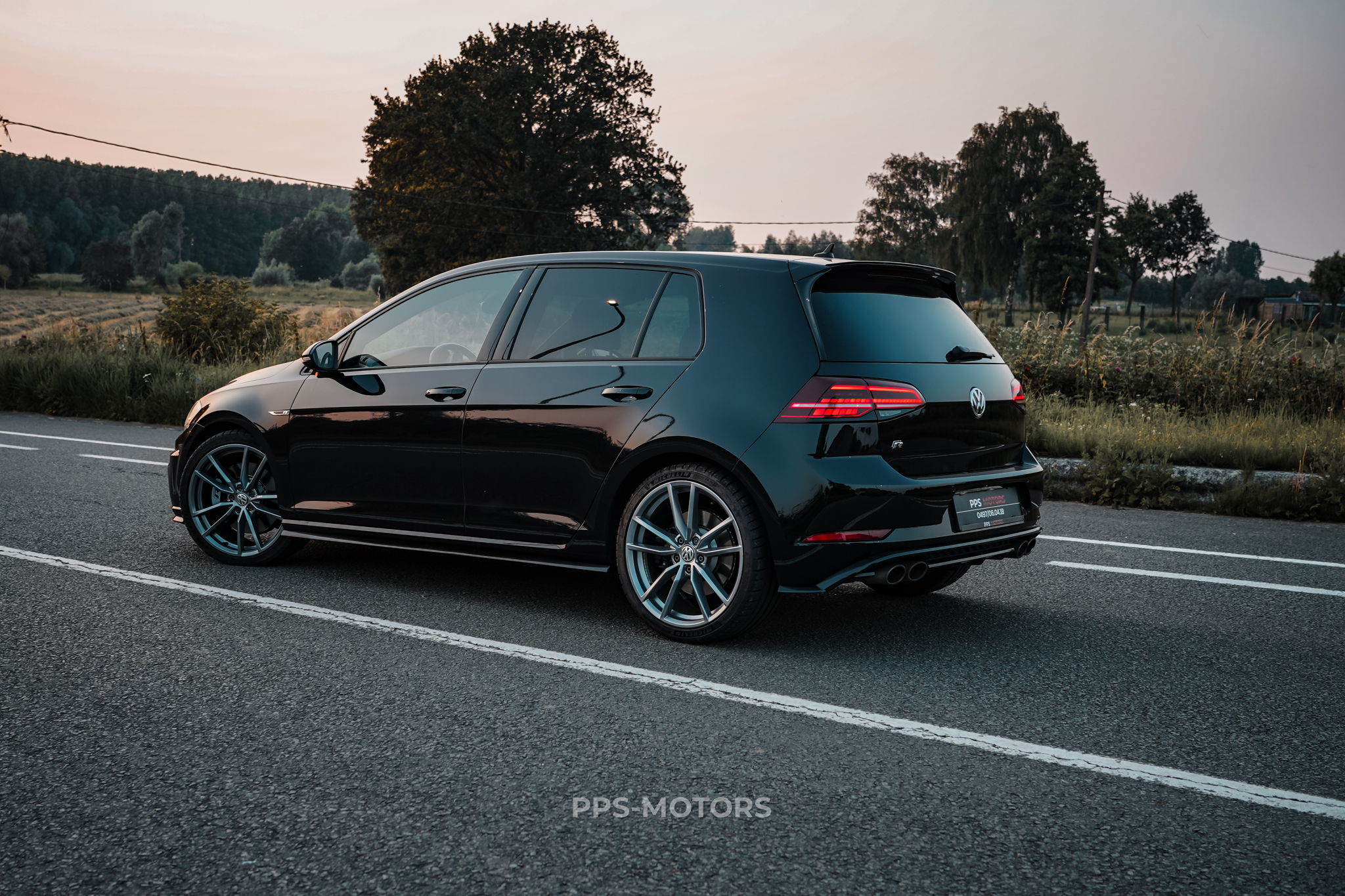 Volkswagen GOLF R 2.0 TSI 4MOTION photo 14