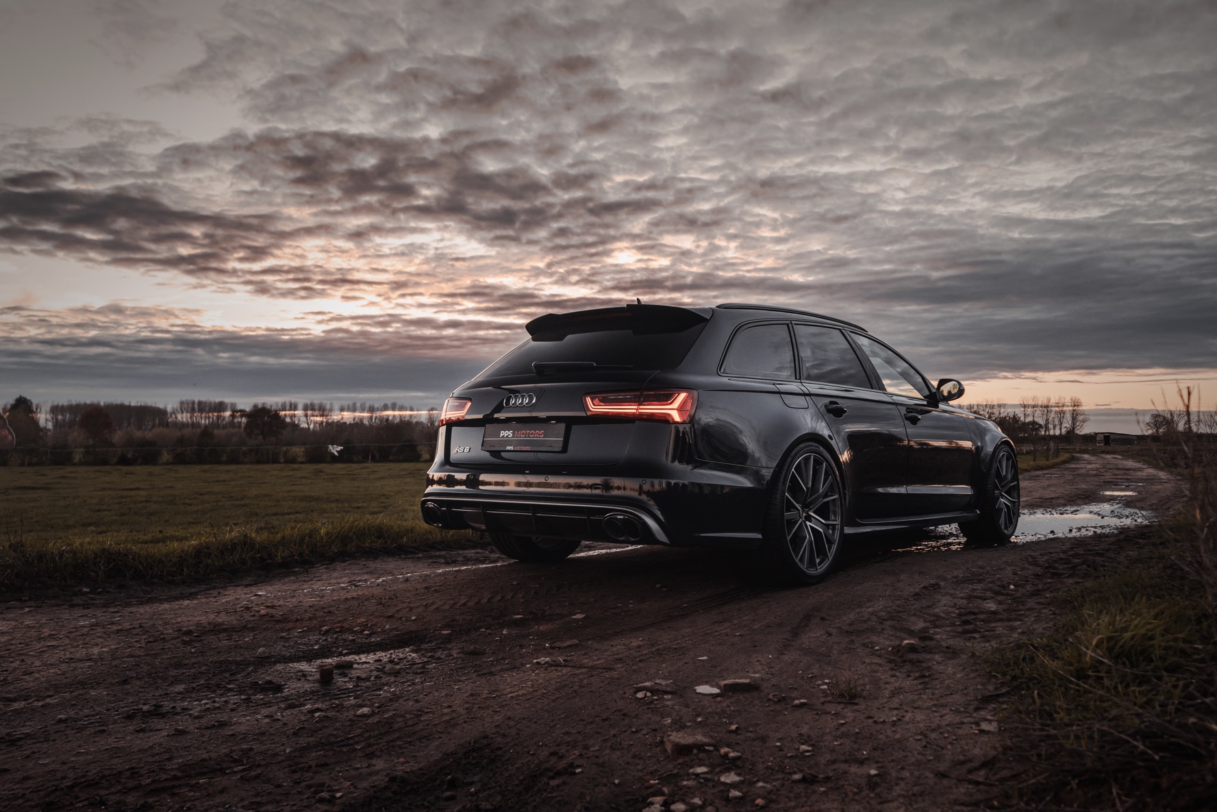 Audi RS6 4.0 V8 QUATTRO AKRAPOVIC photo 31