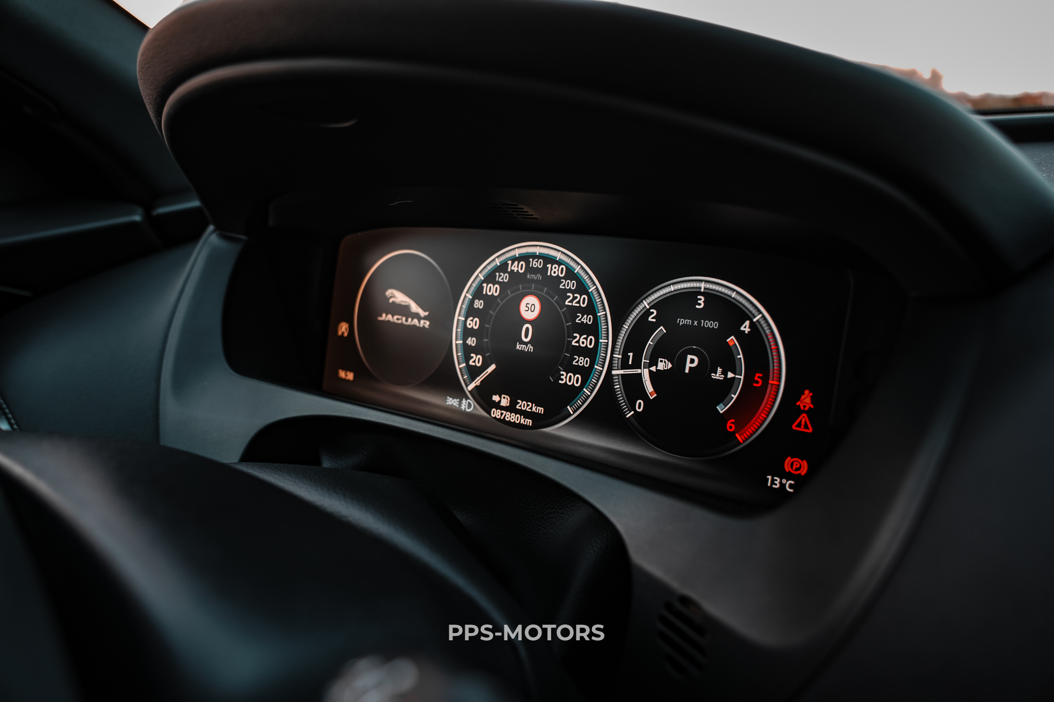 JAGUAR F-PACE 2.0 AWD R-SPORT photo 24