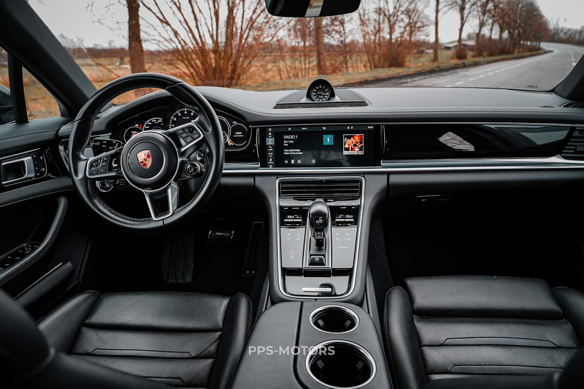 Porsche PANAMERA 4 E-HYBRID photo 10