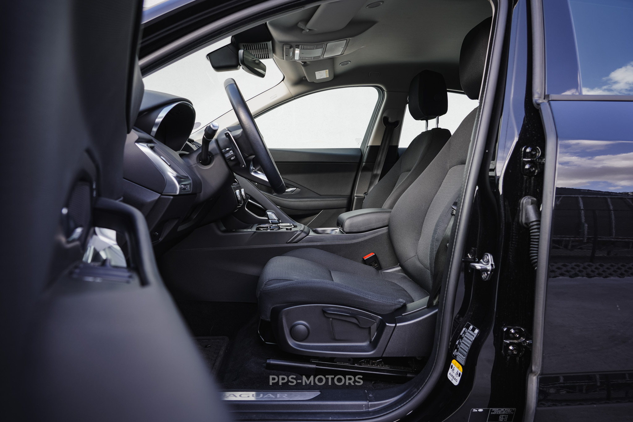 JAGUAR E-PACE P160 photo 8