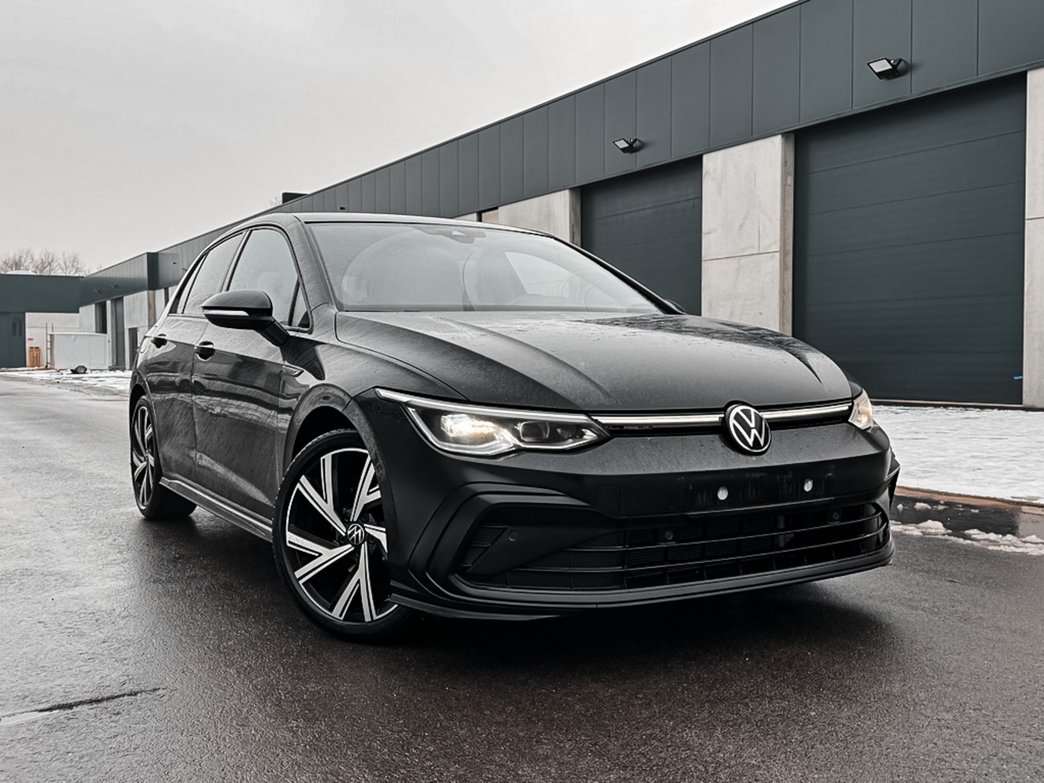Volkswagen GOLF 8 1.5 eTSI R-Line photo 8