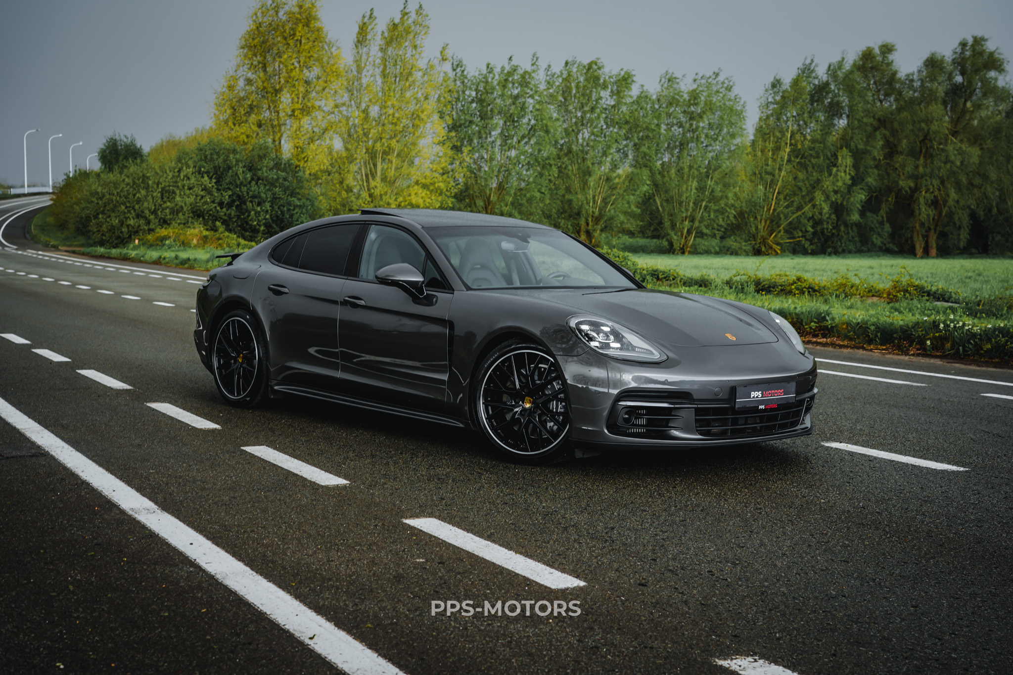 Porsche PANAMERA 4 E-HYBRID photo 4