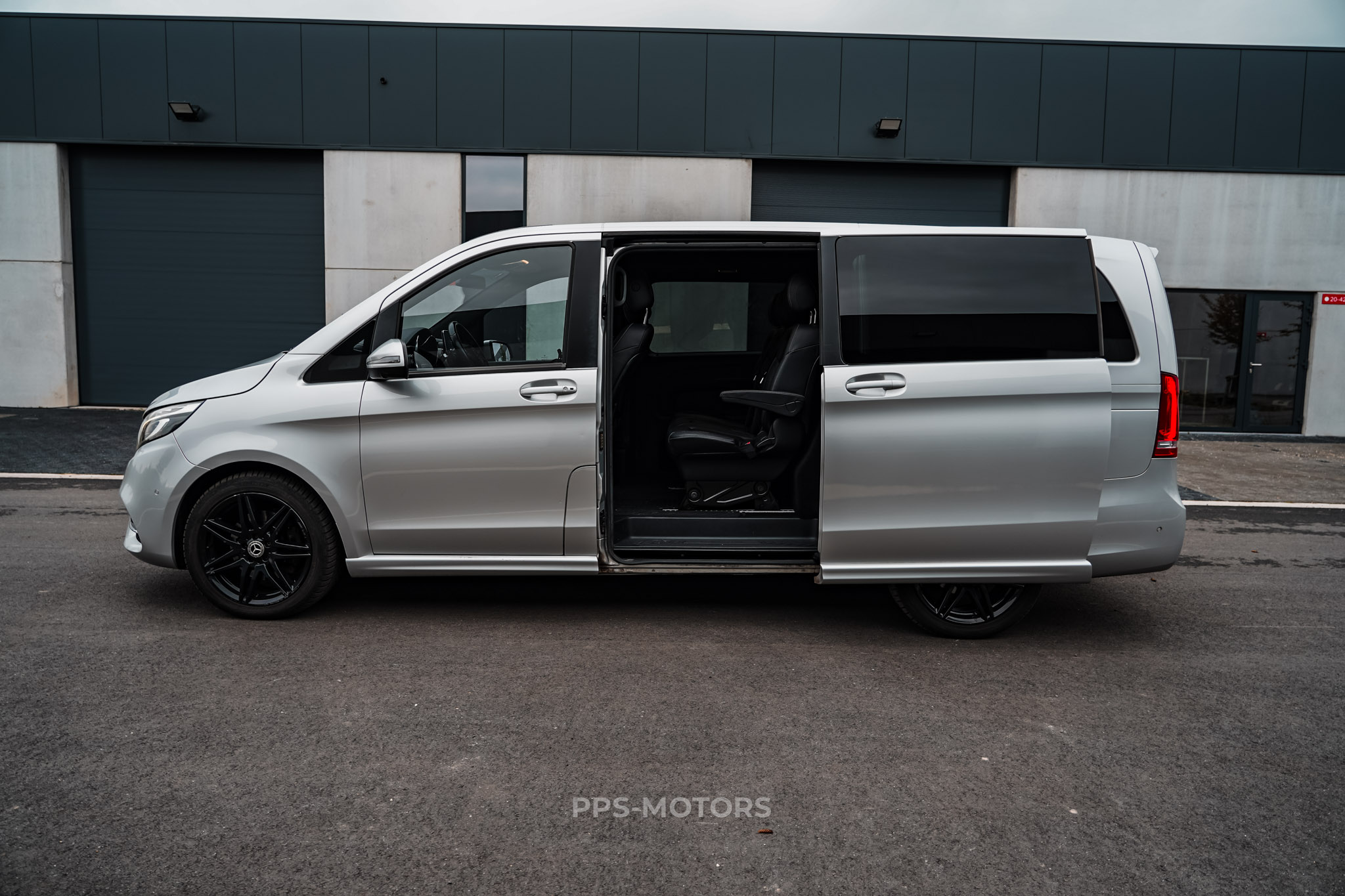 Mercedes Benz V300 4-MATIC AMG PAKKET photo 5