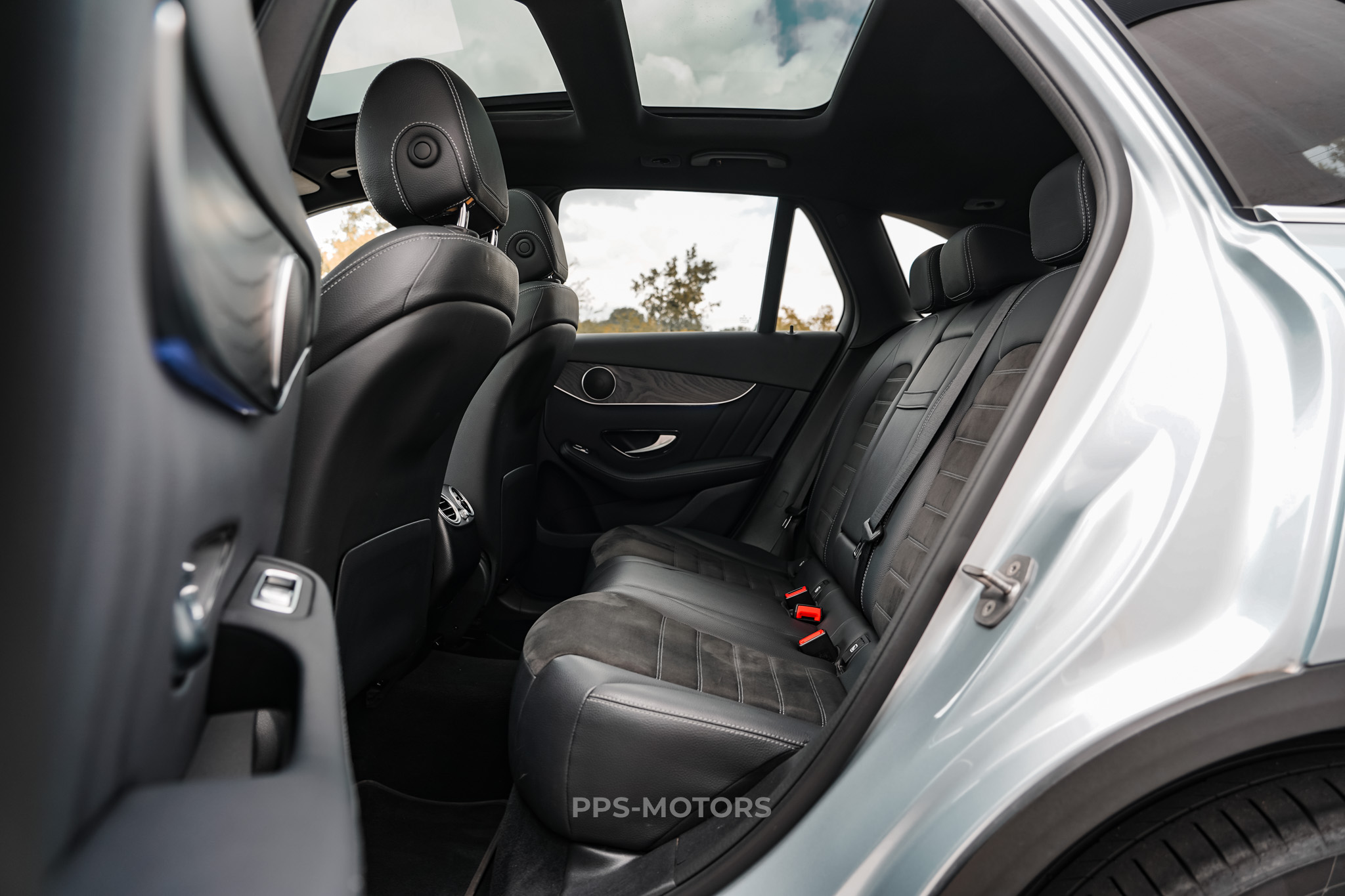 Mercedes Benz GLC 220d 4-MATIC AMG PACK photo 17