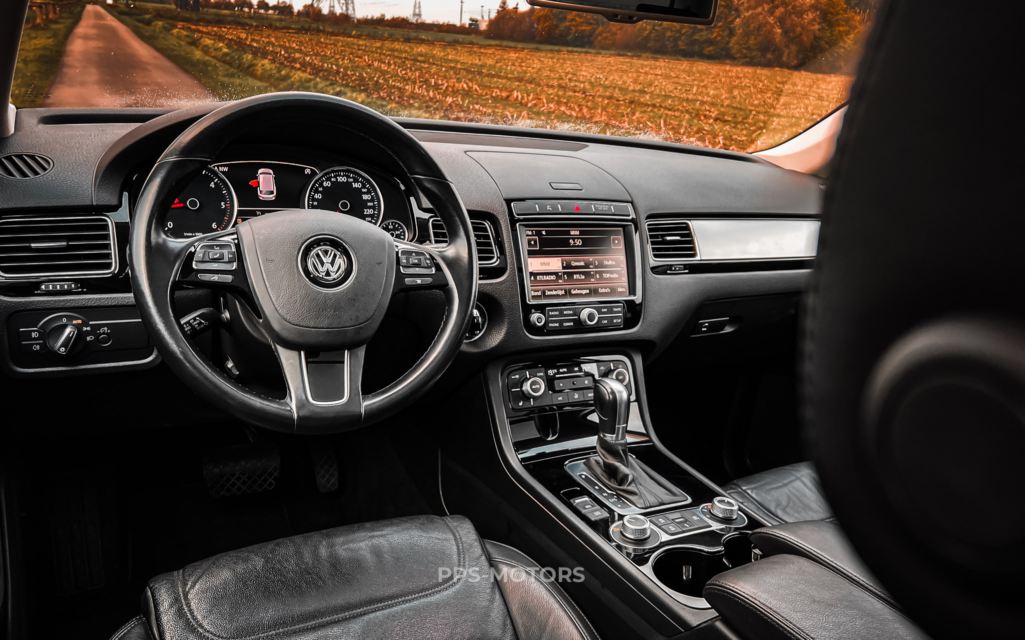 Volkswagen TOUAREG 3.0 TDI V6 R-LINE photo 15