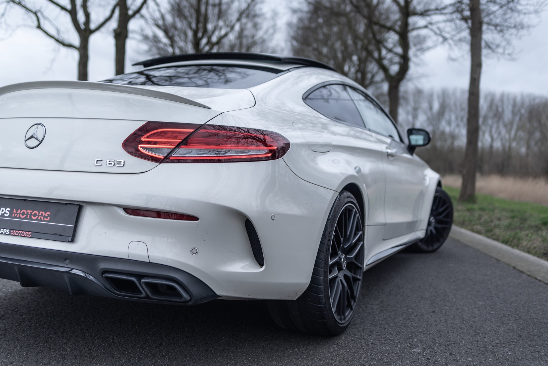 Mercedes Benz C63 AMG 4.0 BITURBO V8 photo 5