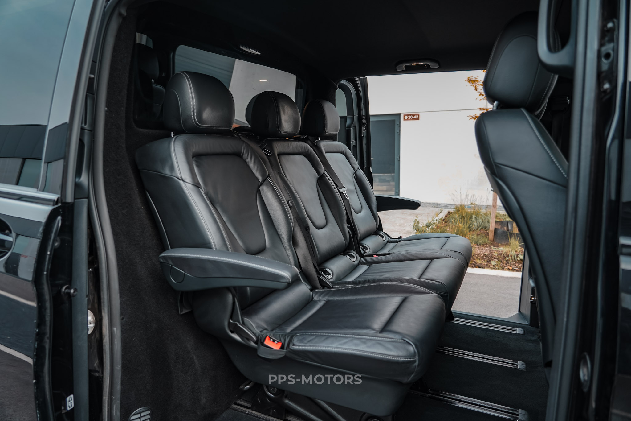 Mercedes Benz V300 AMG PAKKET photo 24