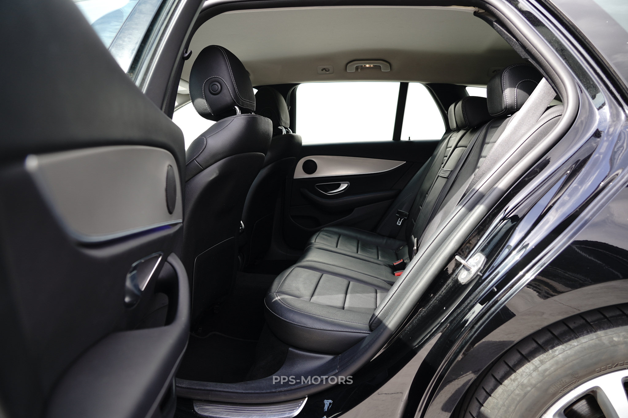 Mercedes Benz E220 BLUETEC photo 6