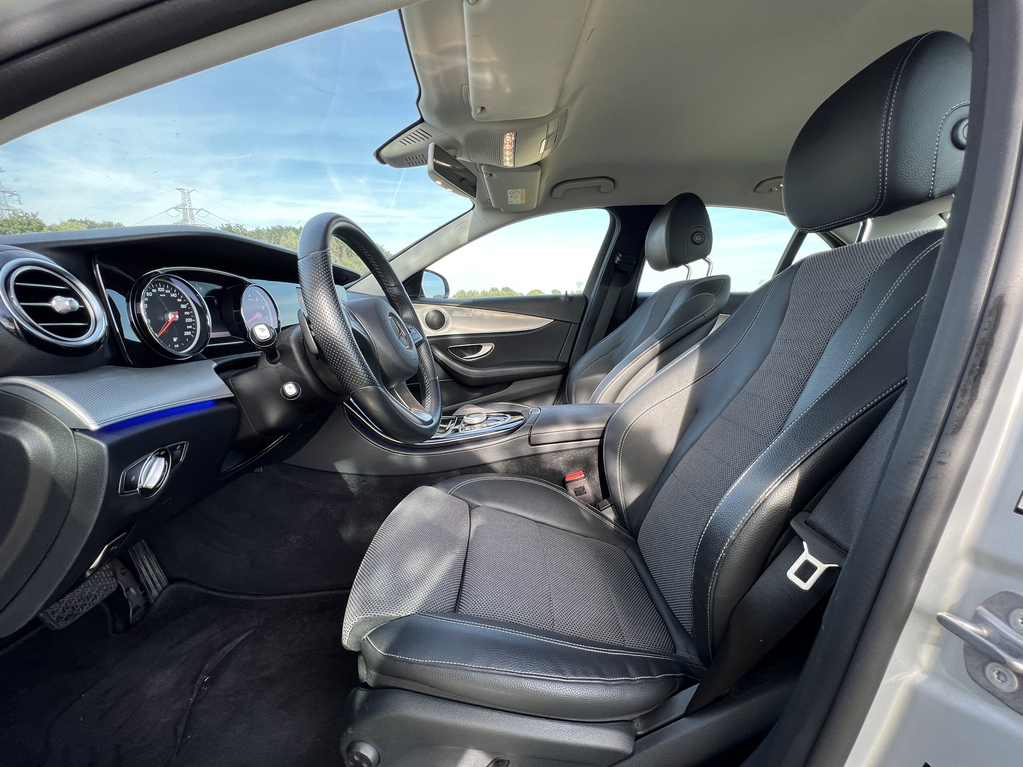 Mercedes Benz E200 SEDAN photo 19