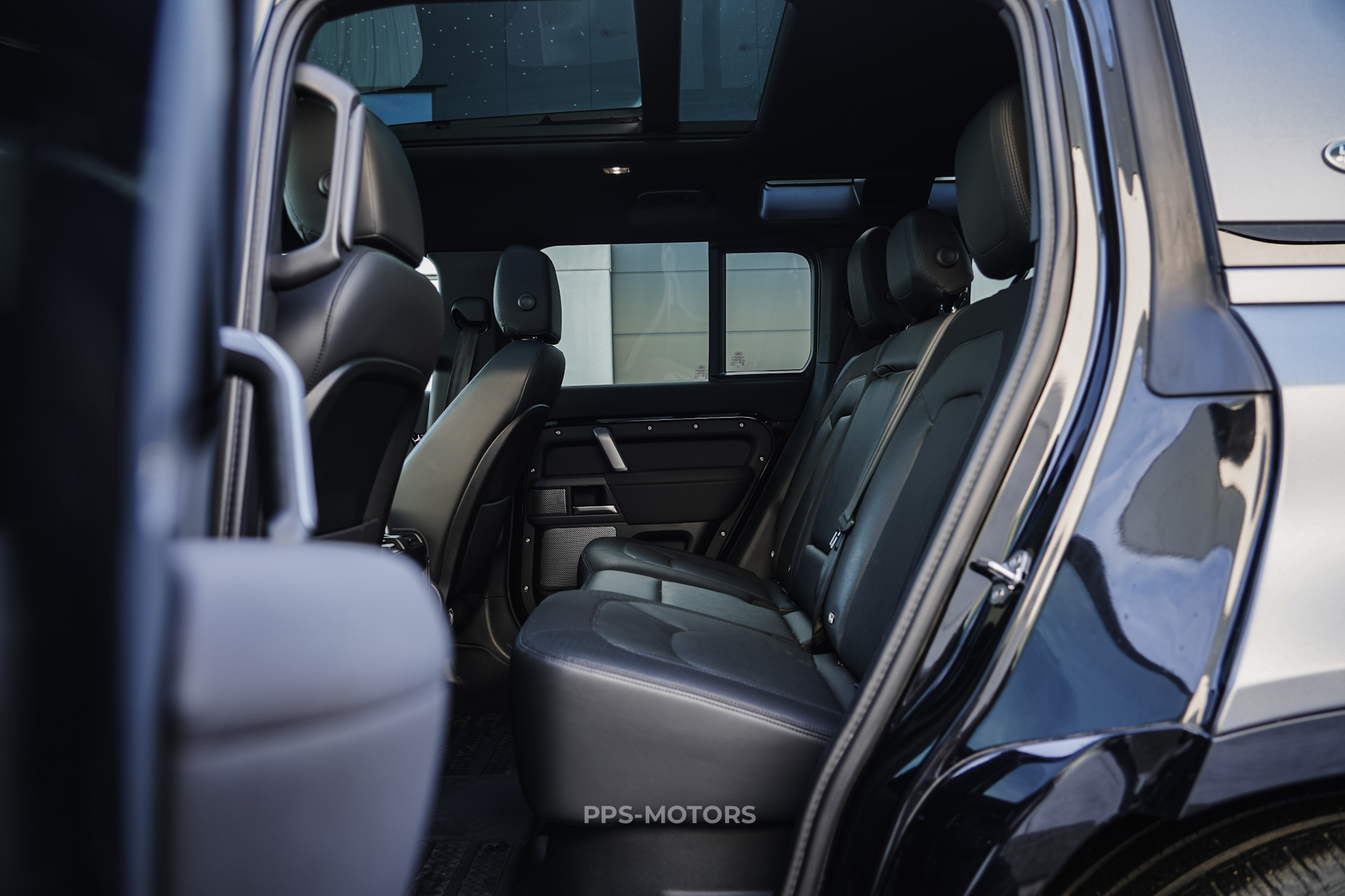 Land Rover DEFENDER 110 SE X-DYNAMIC photo 10