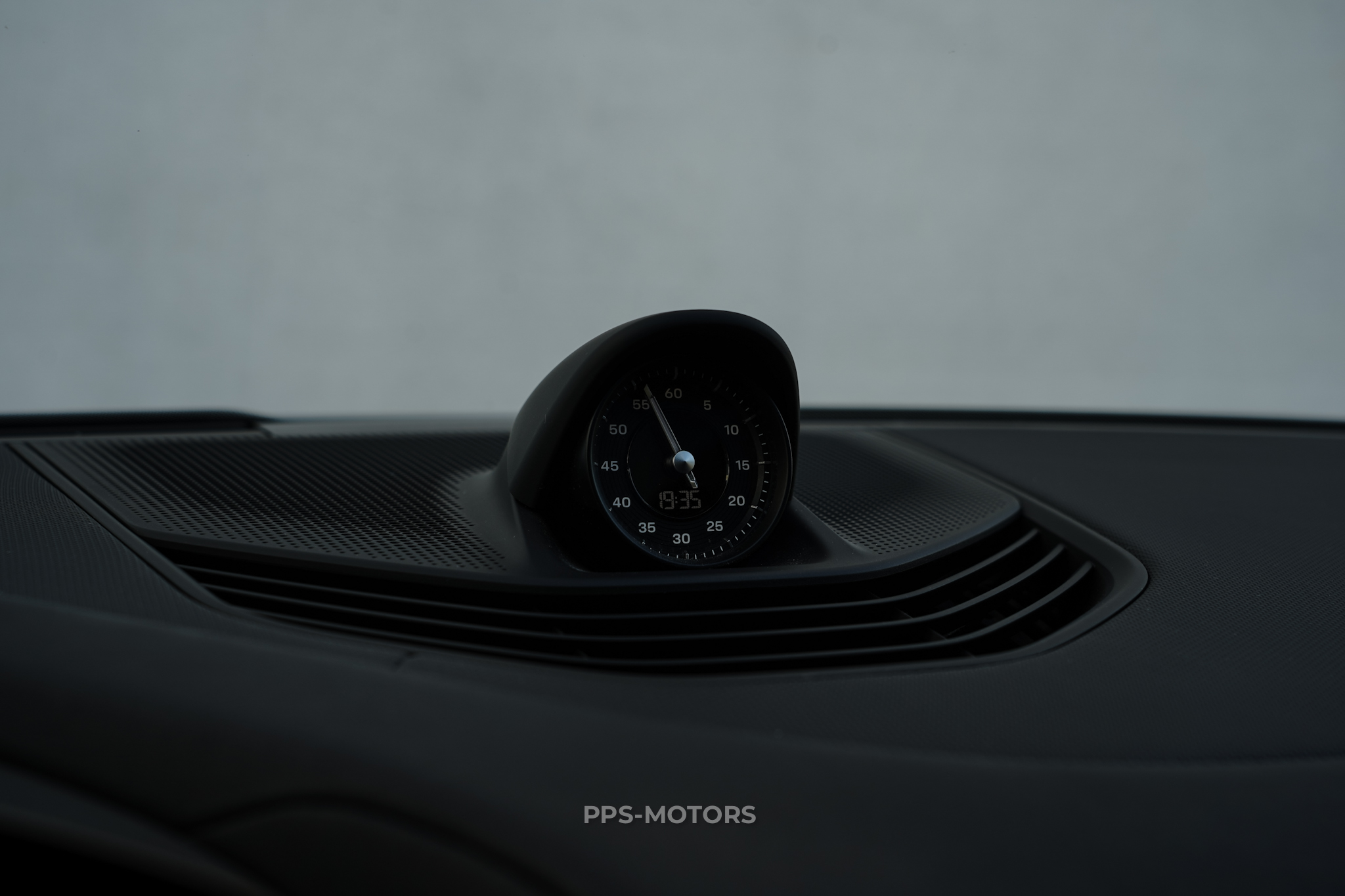 Porsche TAYCAN 4S SPORTDESIGN photo 25