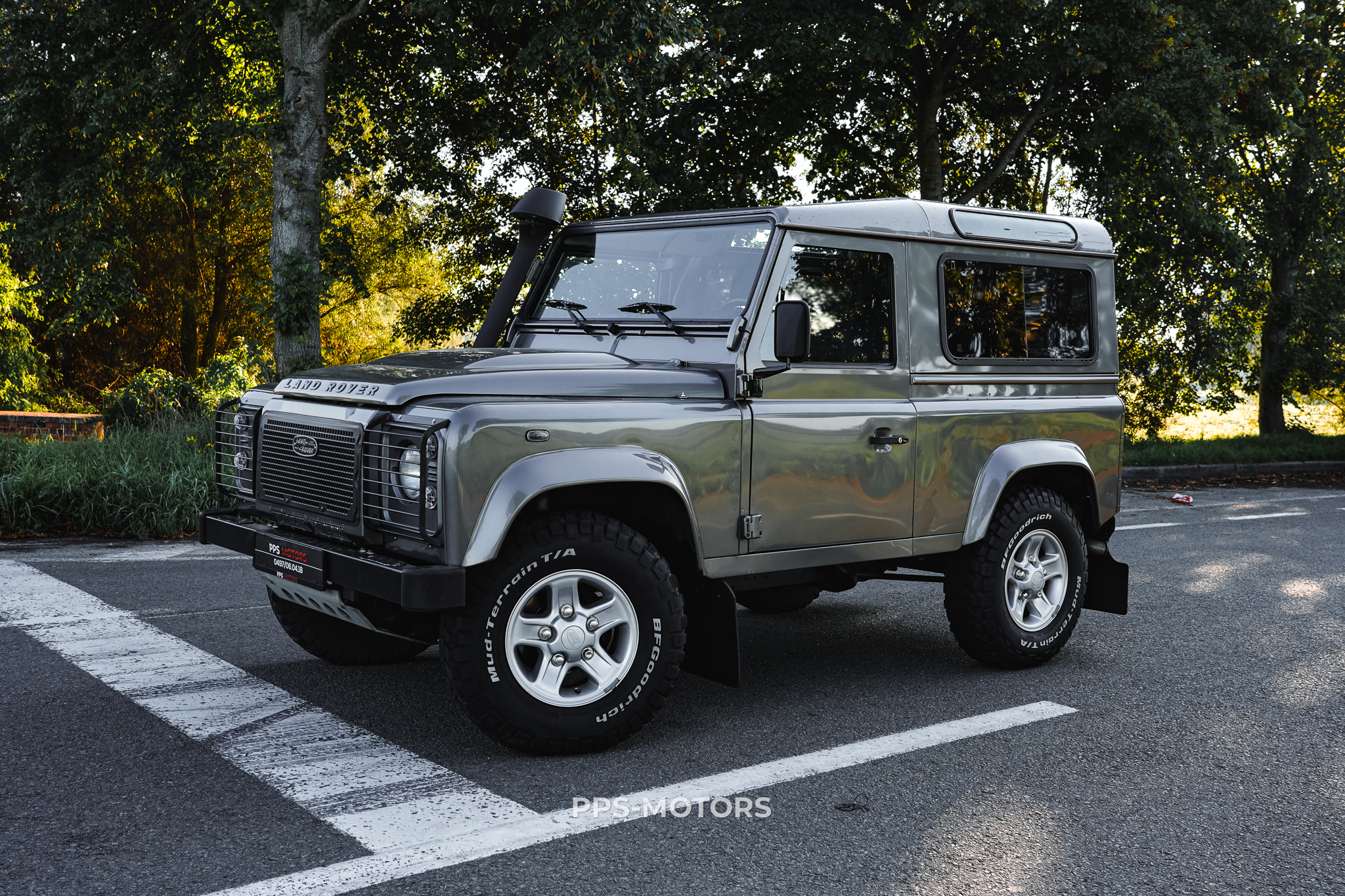 Land Rover DEFENDER 90 TD4 photo 2