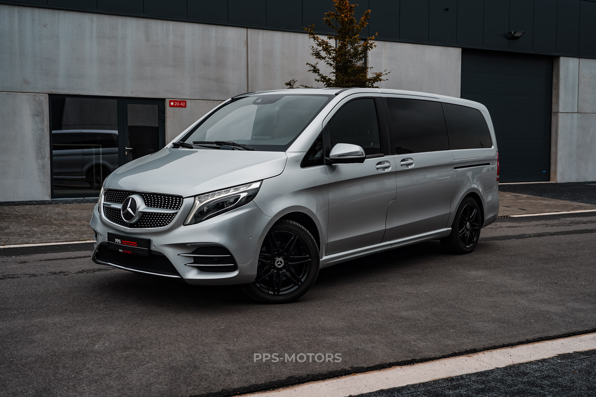 Mercedes Benz V300 4-MATIC AMG PAKKET photo 2