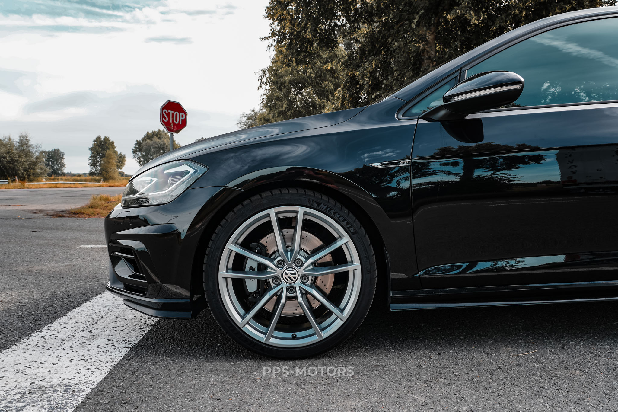 Volkswagen GOLF R 2.0 TSI 4MOTION photo 6