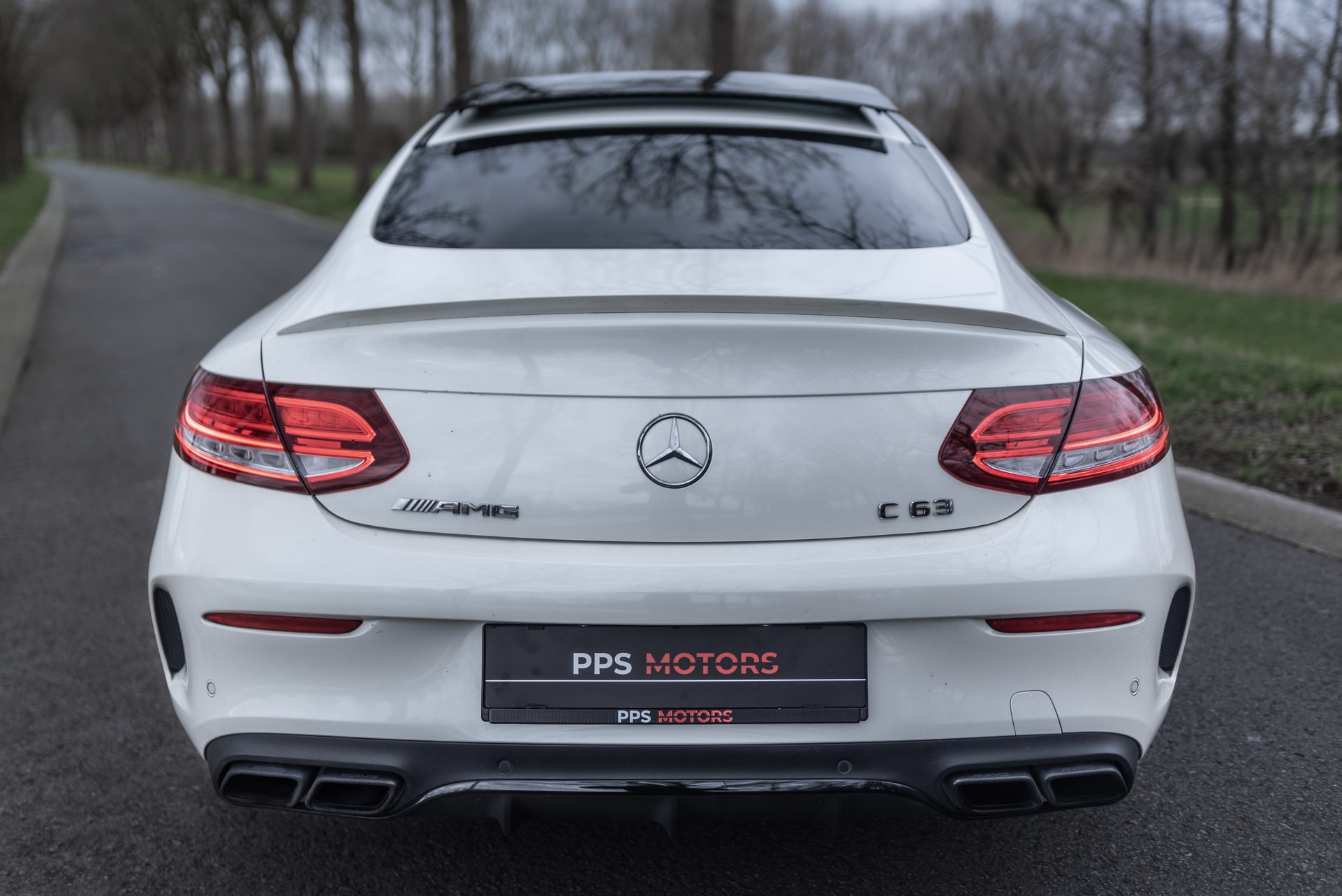 Mercedes Benz C63 AMG 4.0 BITURBO V8 photo 4