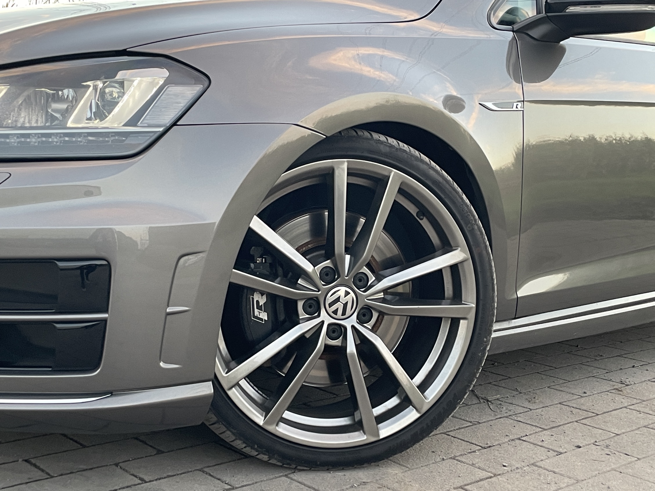 Volkswagen GOLF GTD 2.0 DSG - R PAKKET photo 12