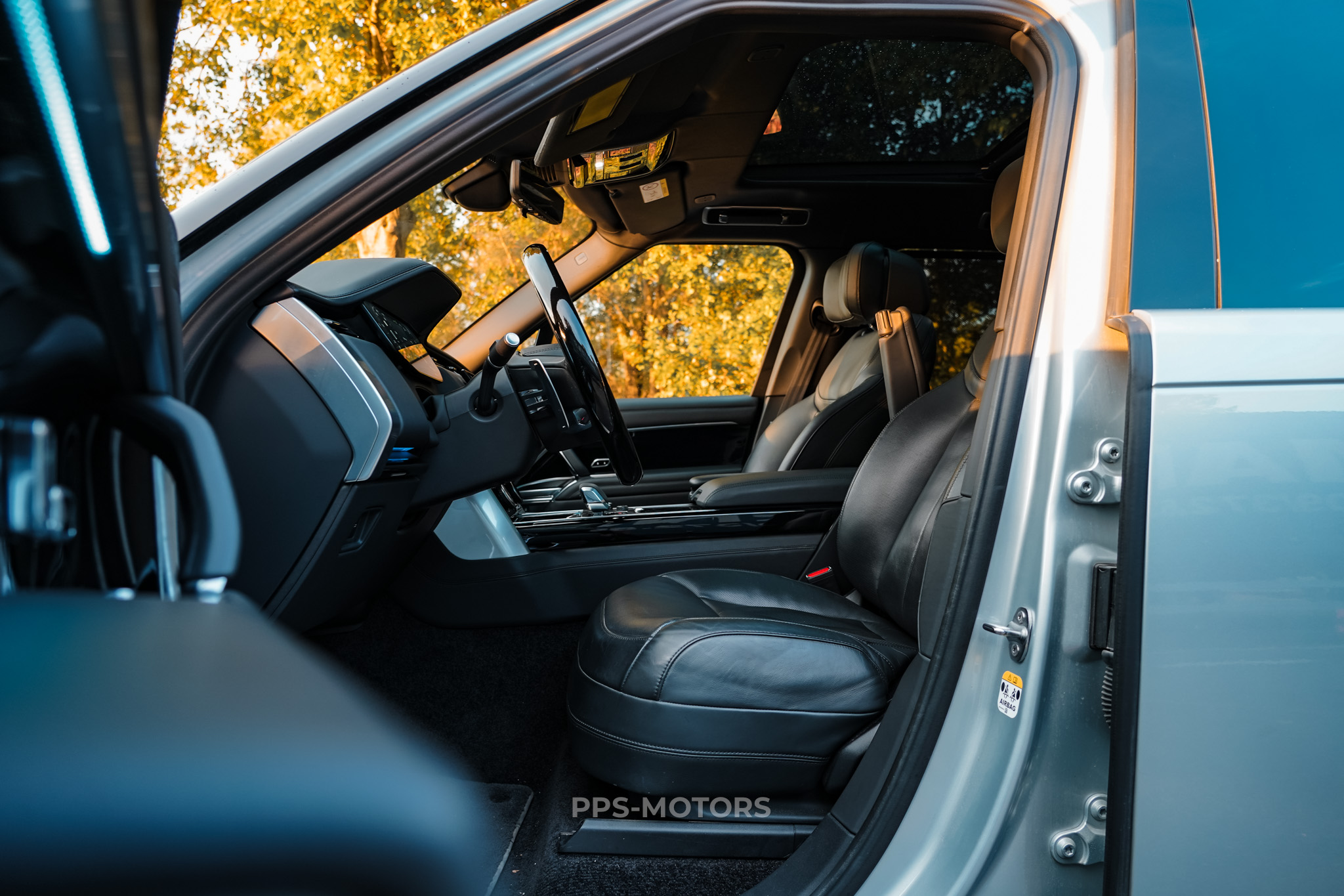 Land Rover RANGE ROVER D300 AUTOBIOGRAPHY photo 16