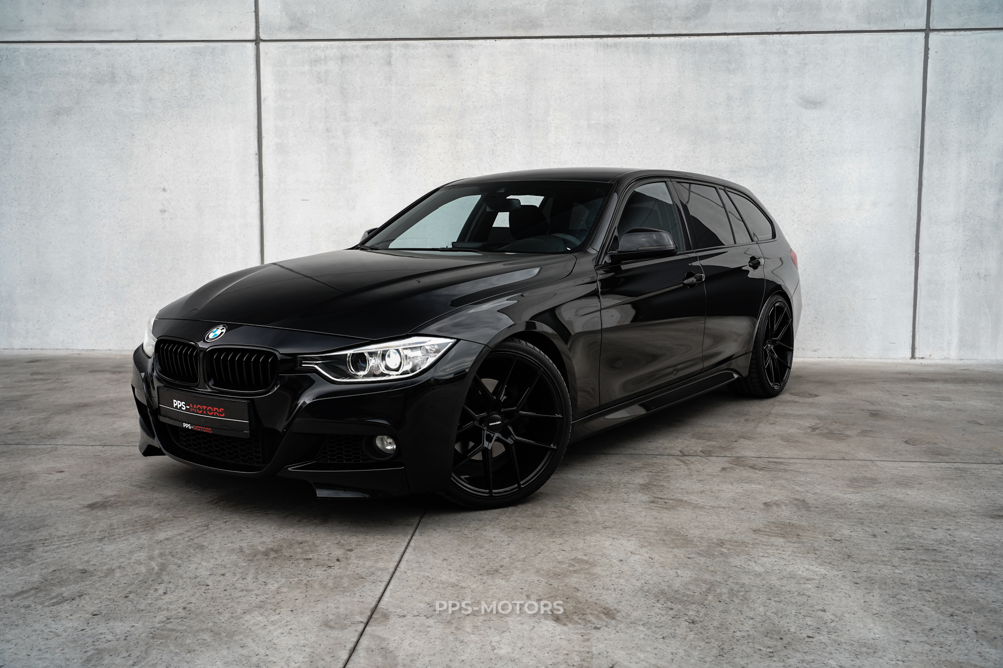 BMW 330dA TOURING M-PAKKET photo 1