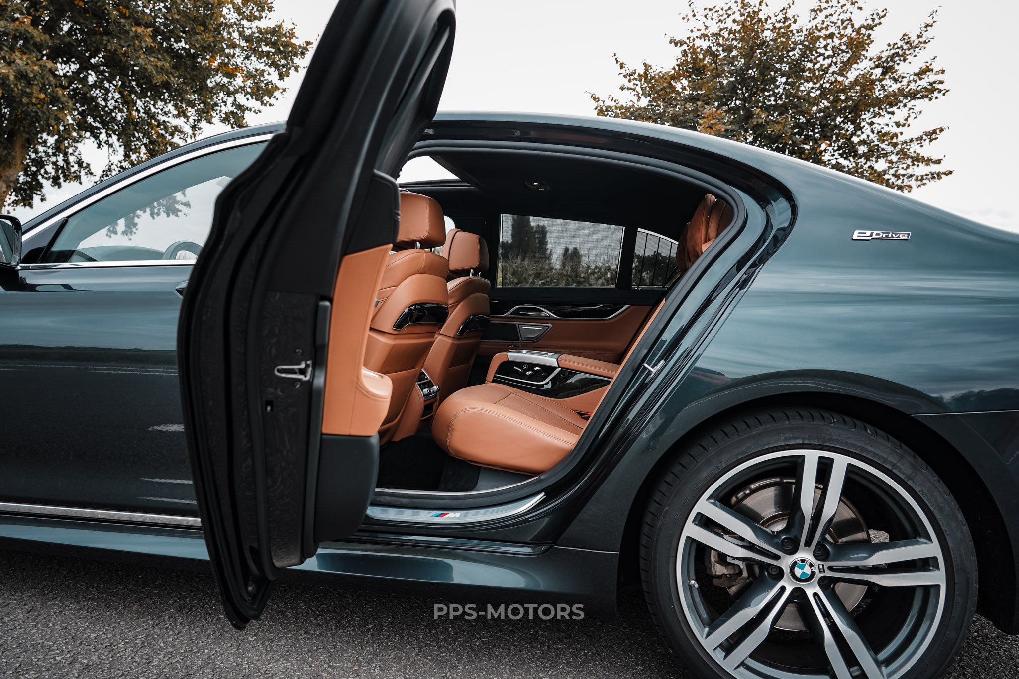 BMW BMW 740e Performance M-PAKKET photo 11