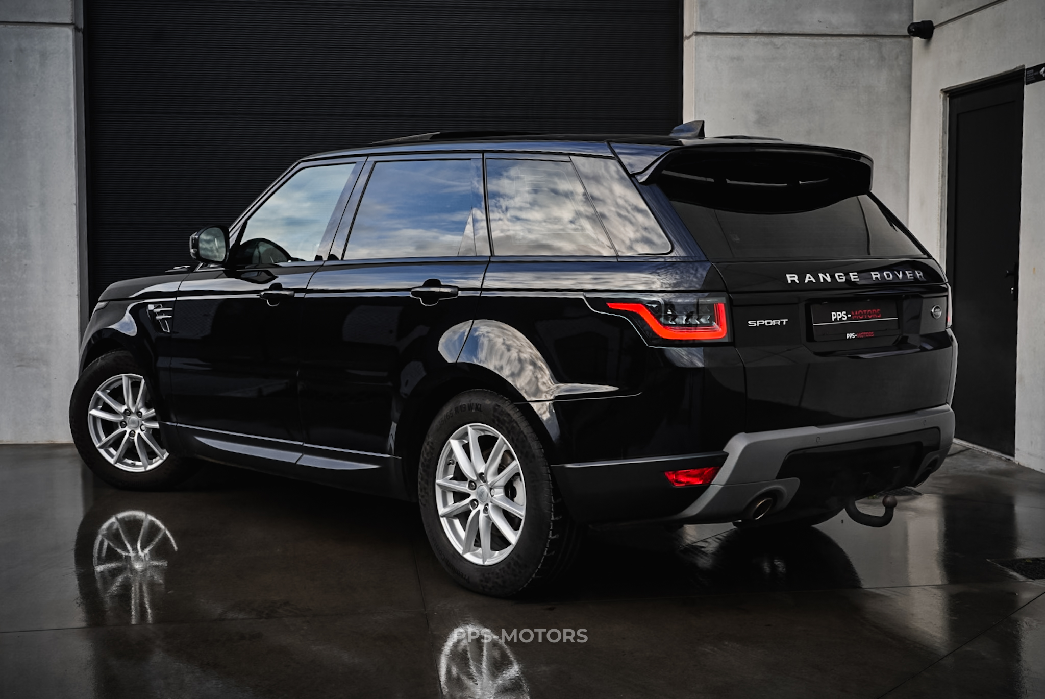 Land Rover RANGE ROVER SPORT P300 photo 8